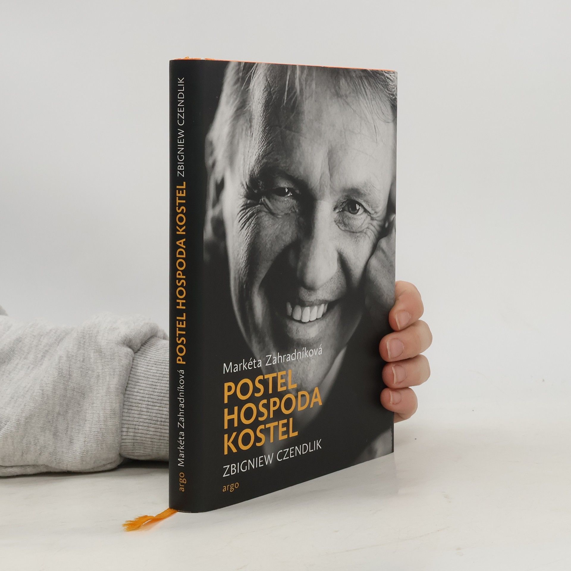 Zbigniew Czendlik Postel, hospoda, kostel