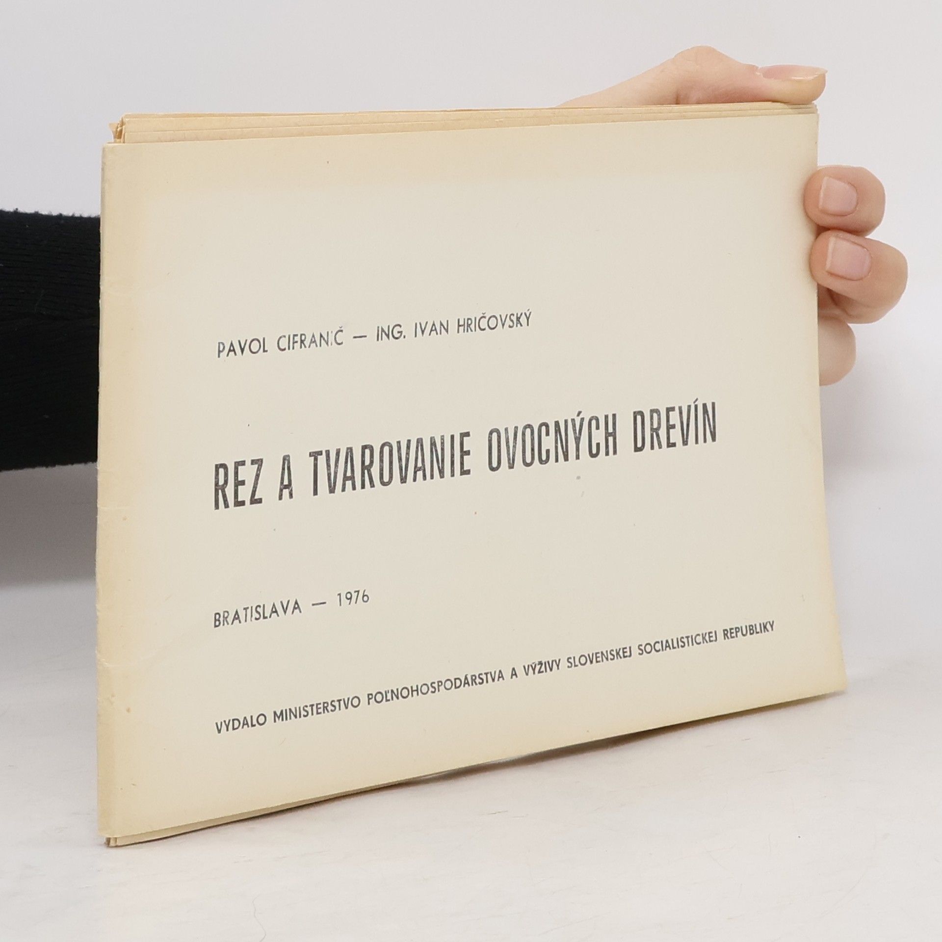 Auteurscollectief Rez a tvarovanie drevín