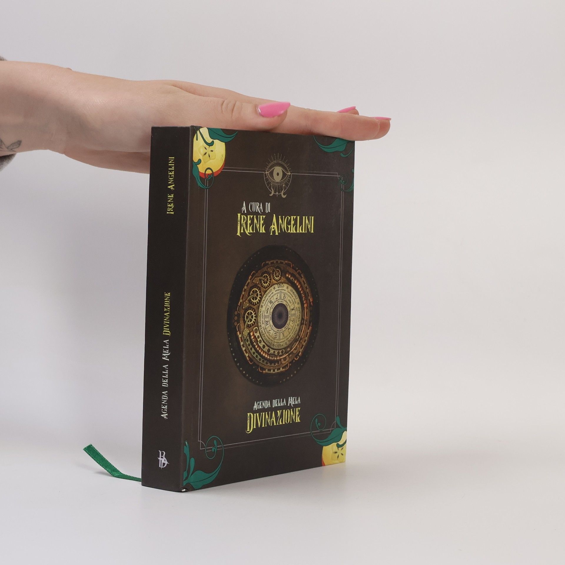 Agenda della mela. La divinazione