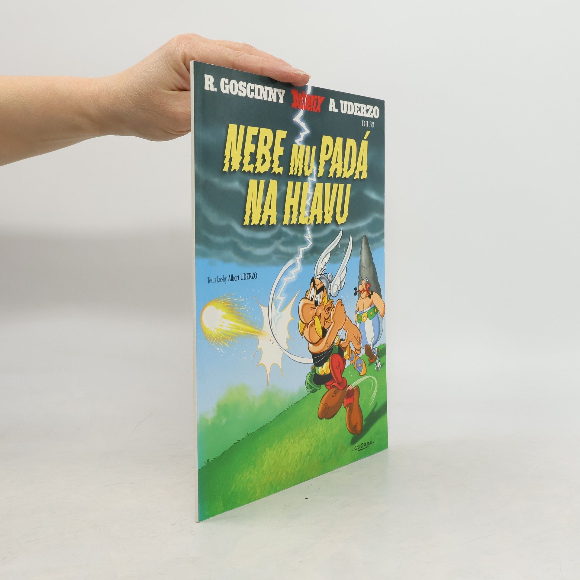 Albert Uderzo Asterix, nebe mu padá na hlavu