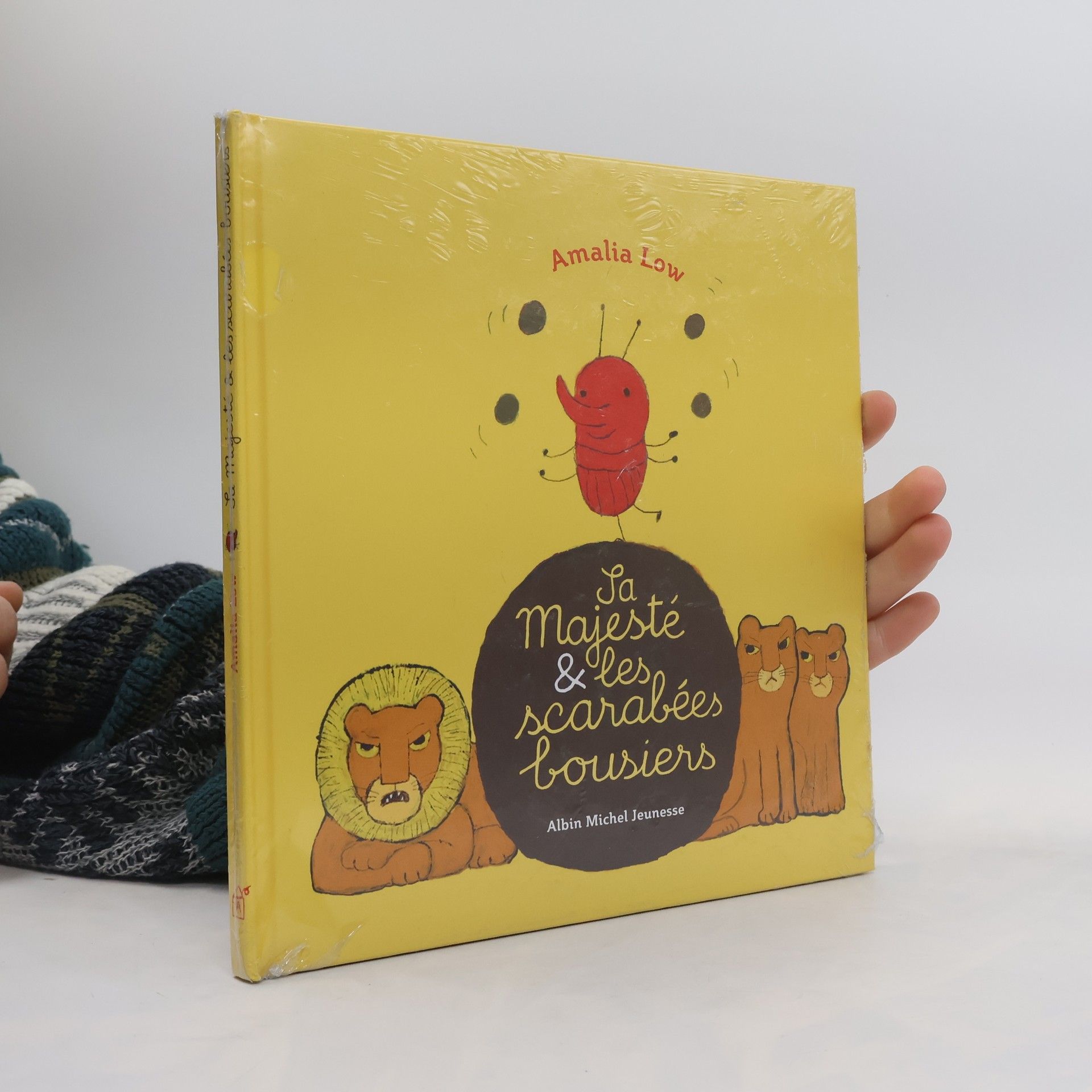 Amalia Low Sa Majesté & les scarabées bousiers