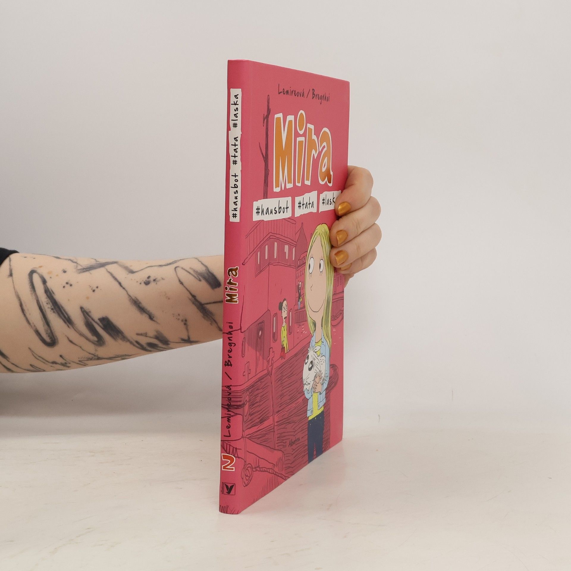 Sabine Lemire Mira hausbot tata laska