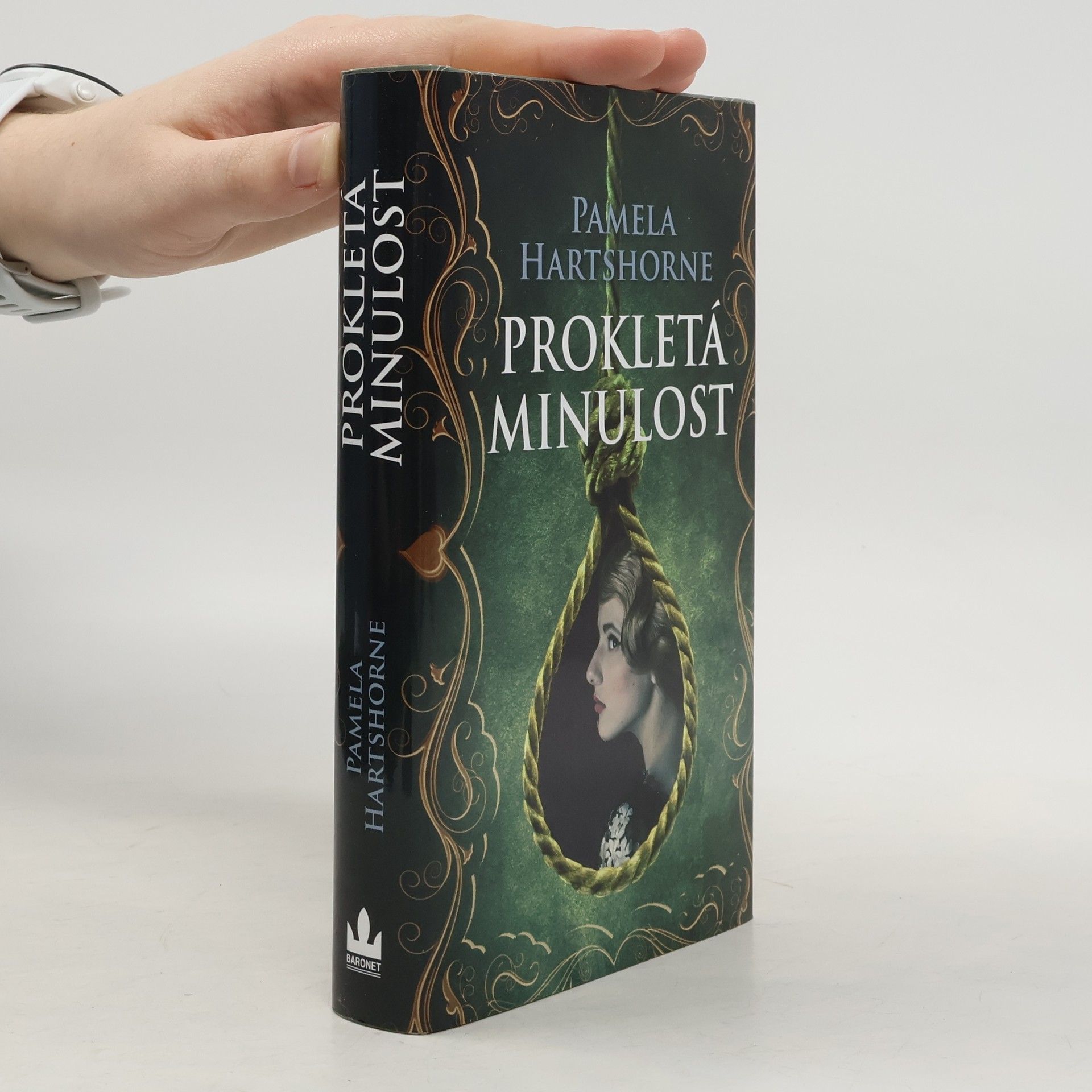 Pamela Hartshorne Prokletá minulost