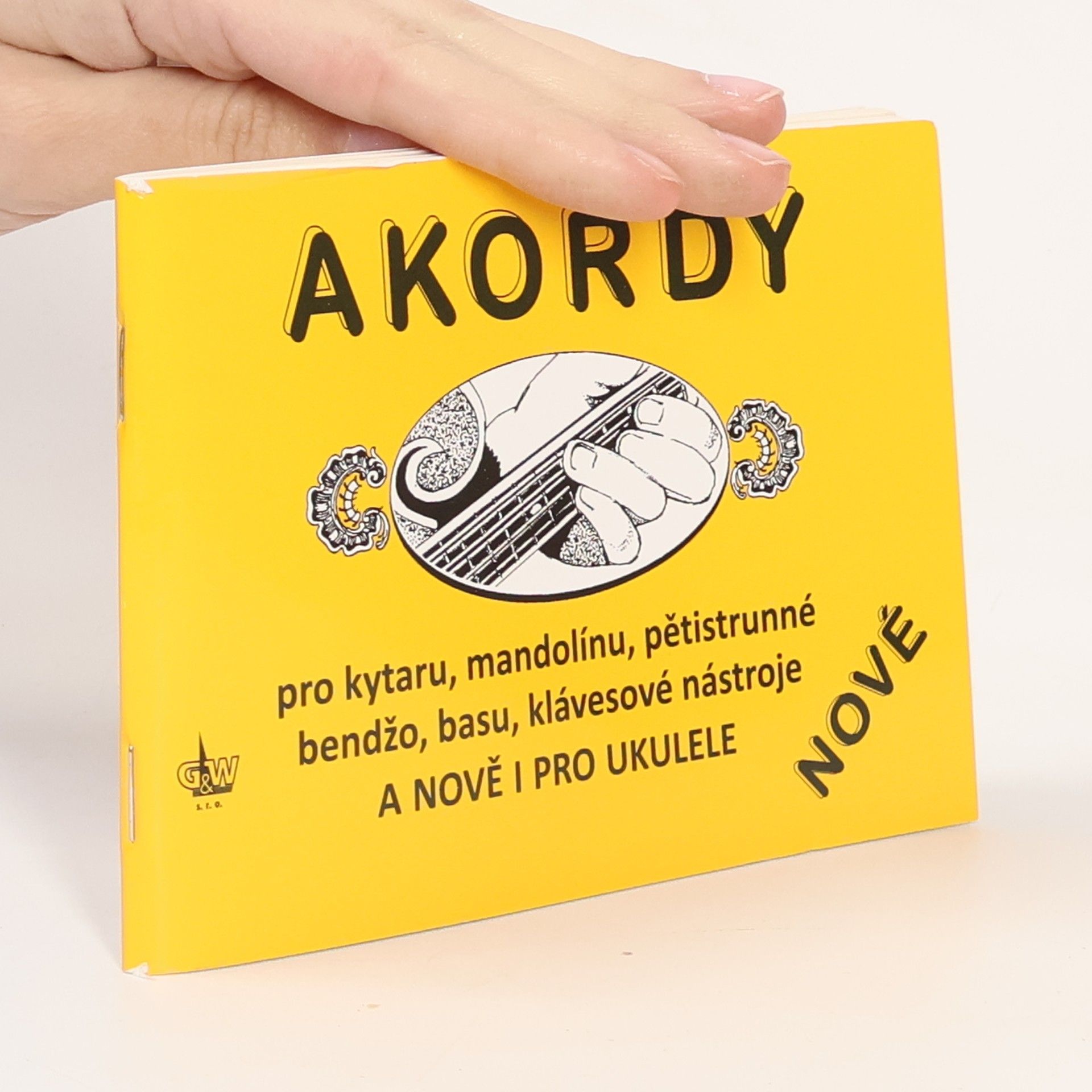 Akordy pro kytaru, mandolínu, pětistrunné bendžo, basu, klávesové nástroje a nově i pro ukulele : nové Akordy