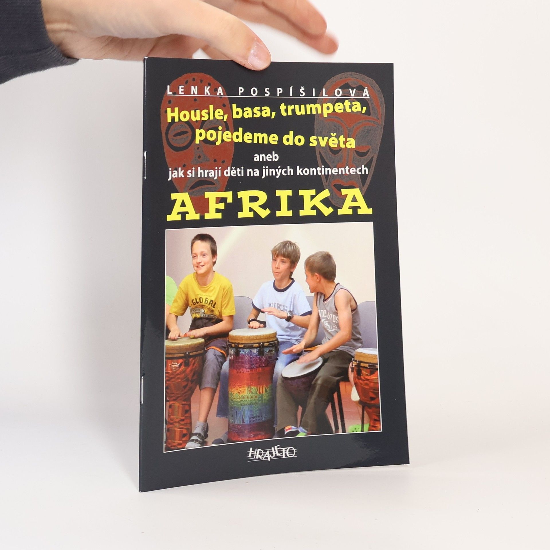 Housle, basa, trumpeta, pojedeme do světa aneb jak si hrají děti na jiných kontinentech. Afrika