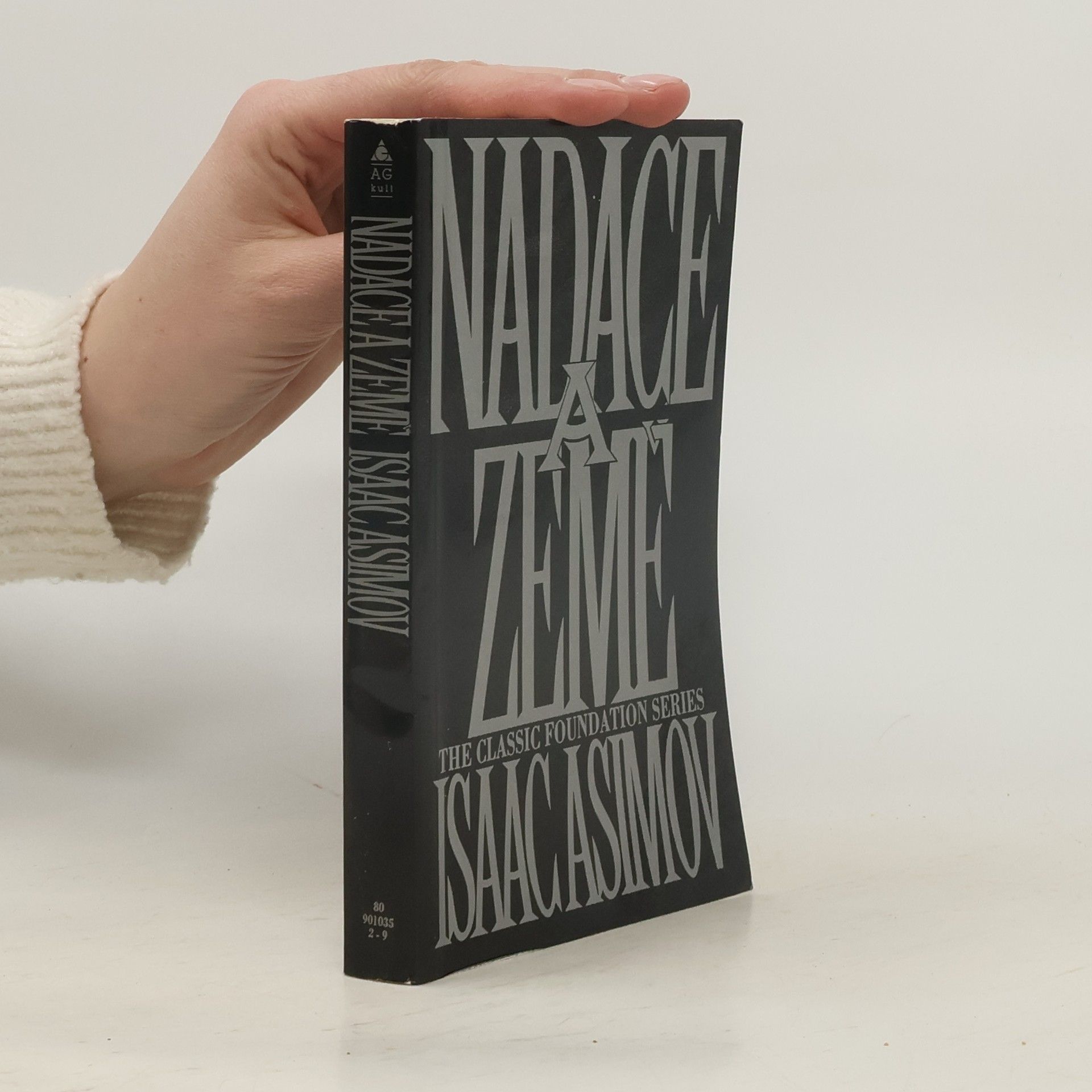 Isaac Asimov Nadace a Země