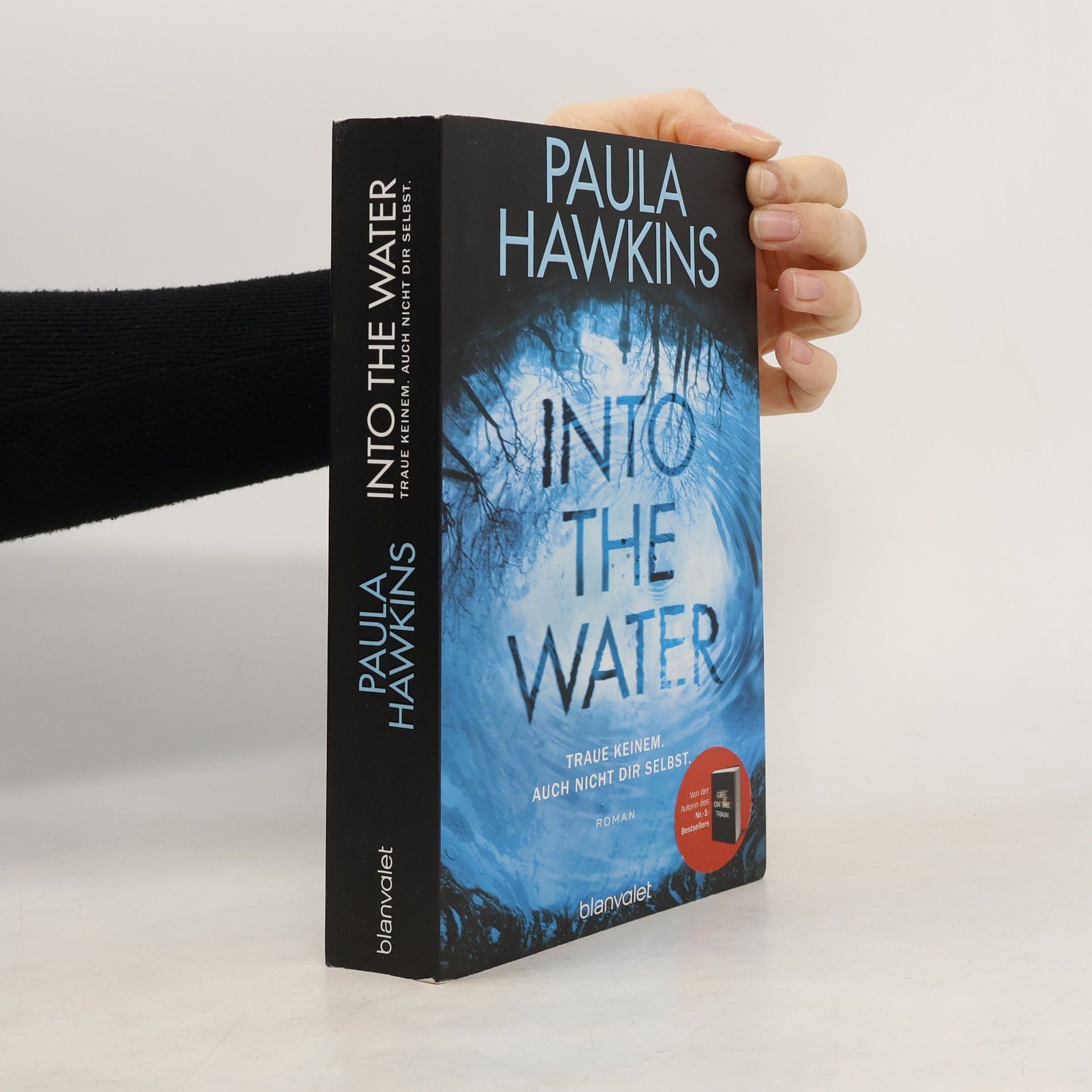 Paula Hawkins Into the Water