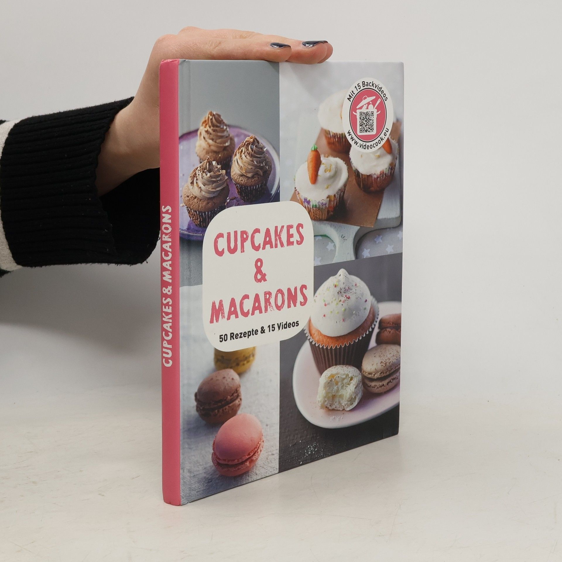 AA.VV. Cupcakes & Macarons