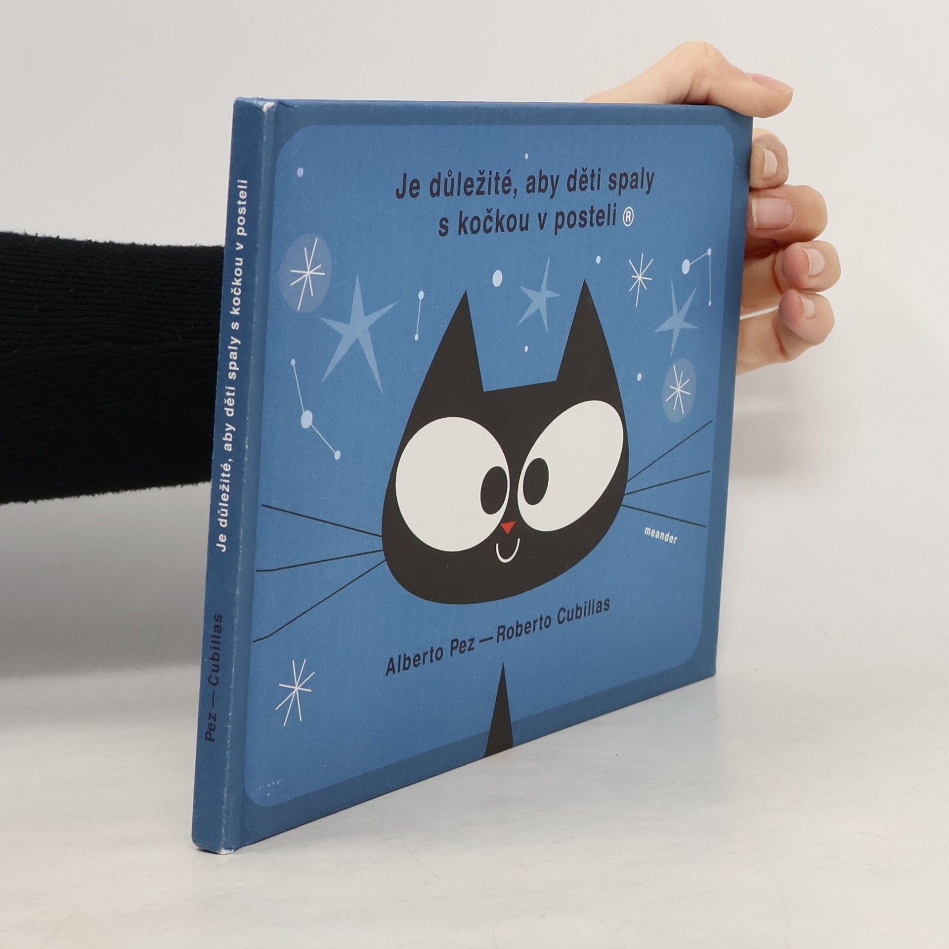 Alberto Pez Je důležité, aby děti spaly s kočkou v posteli