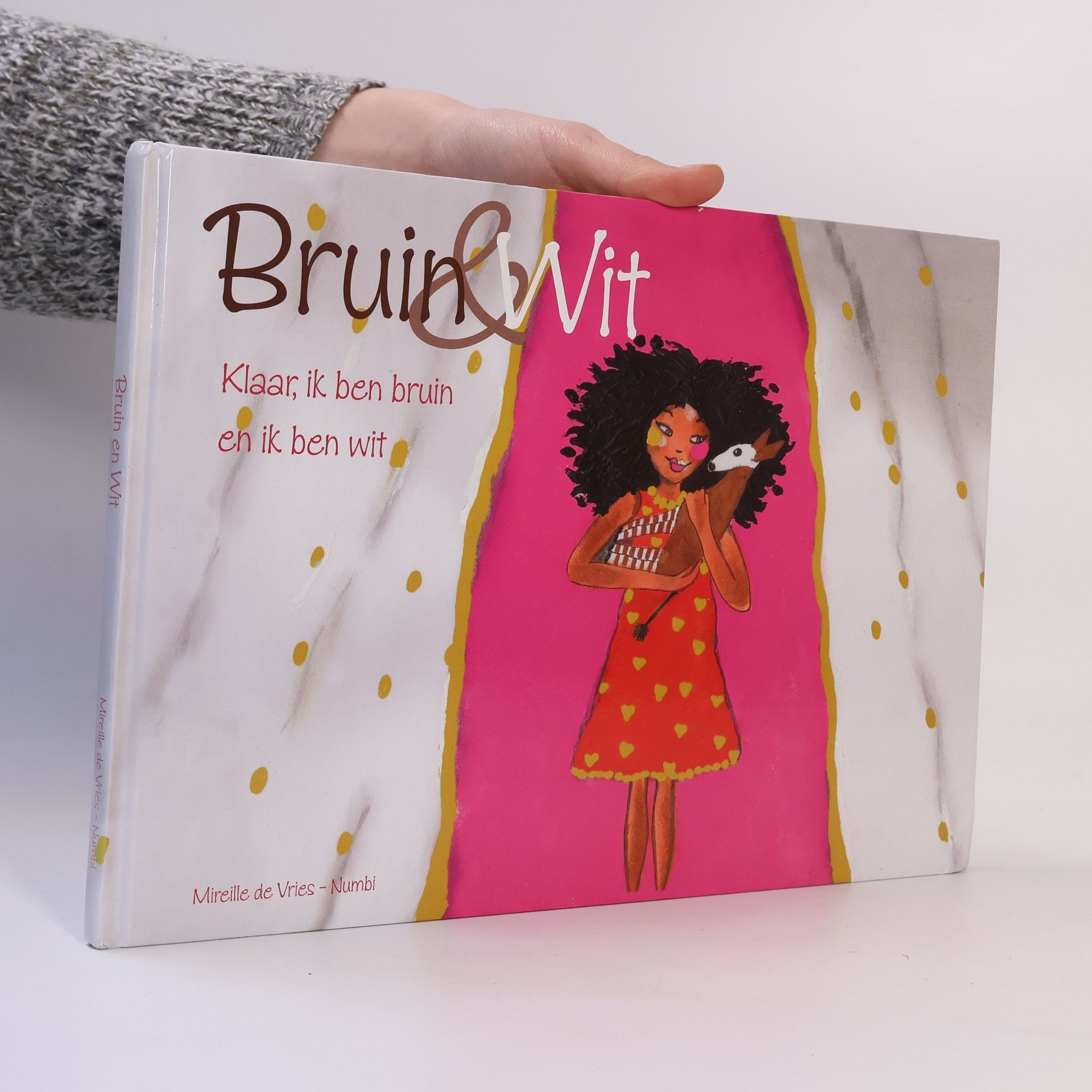 Mireille de Vries-Numbi Bruin en Wit