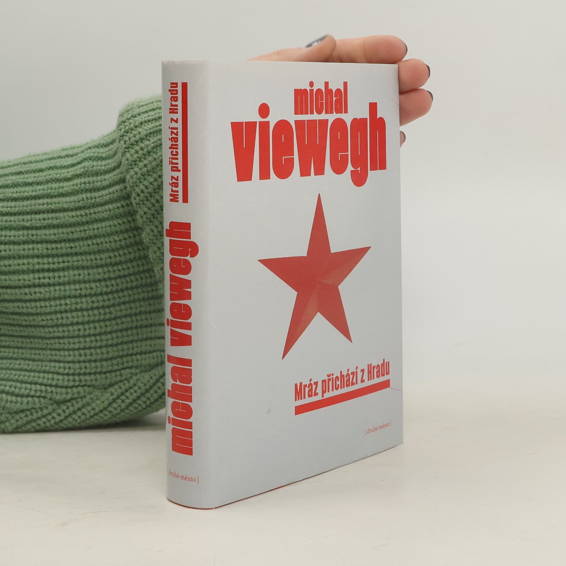 Michal Viewegh Mráz přichází z Hradu