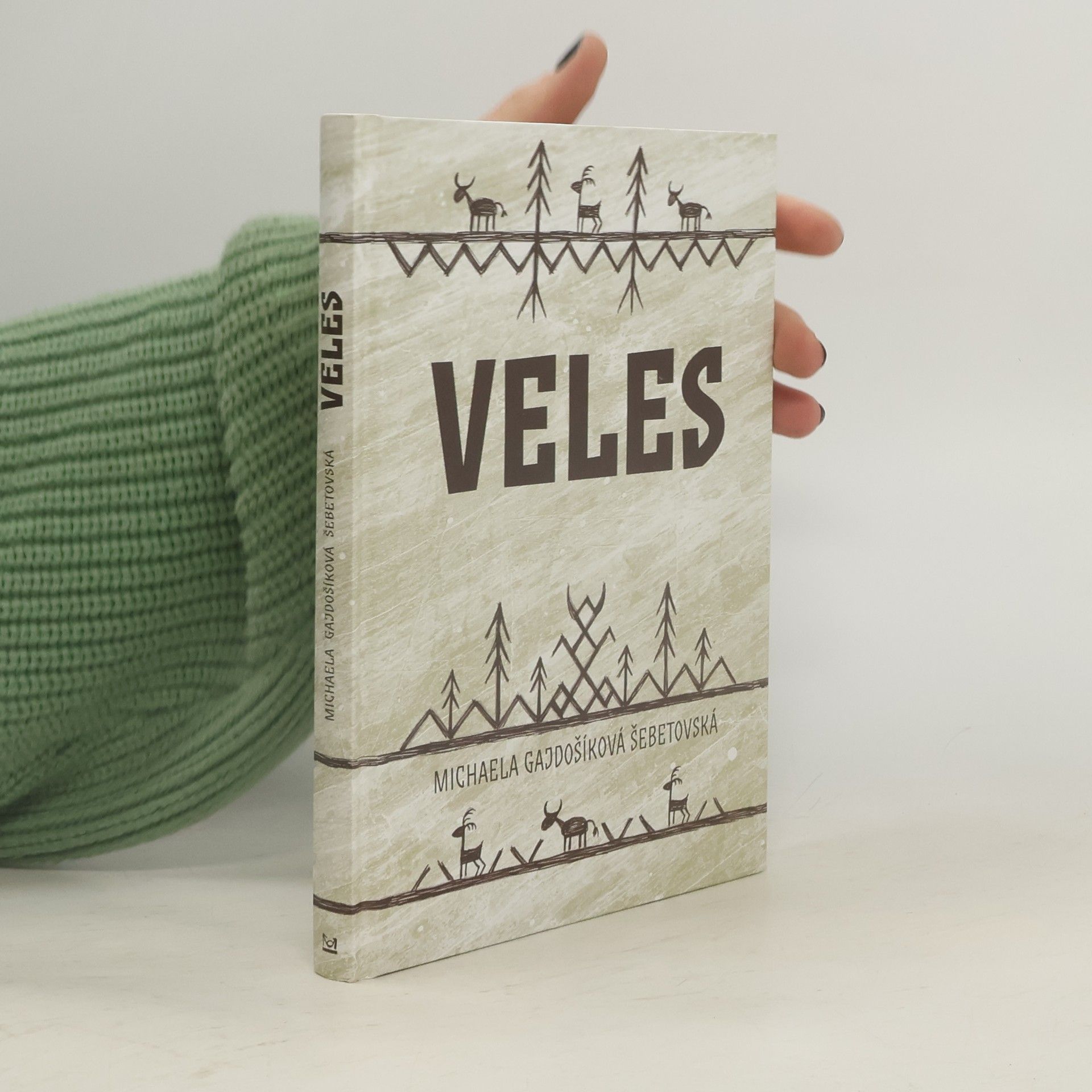 Michaela Gajdošíková Šebetovská Veles : slovanské božstvo ve srovnávací perspektivě