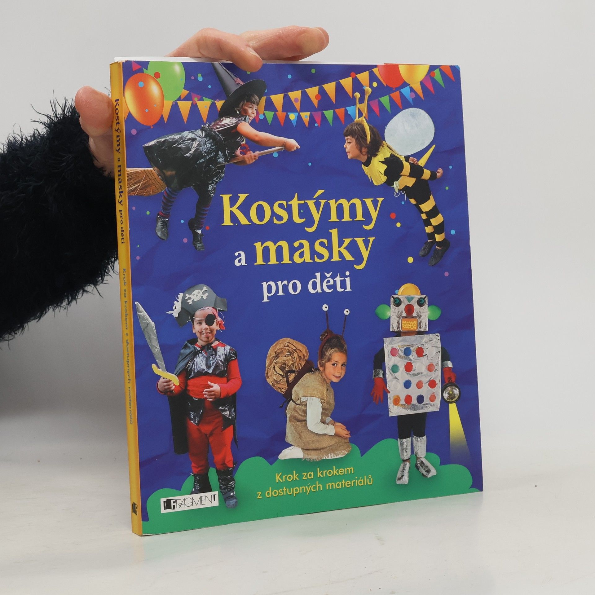 Irene Mazza Kostýmy a masky pro děti : krok za krokem z dostupných materiálů