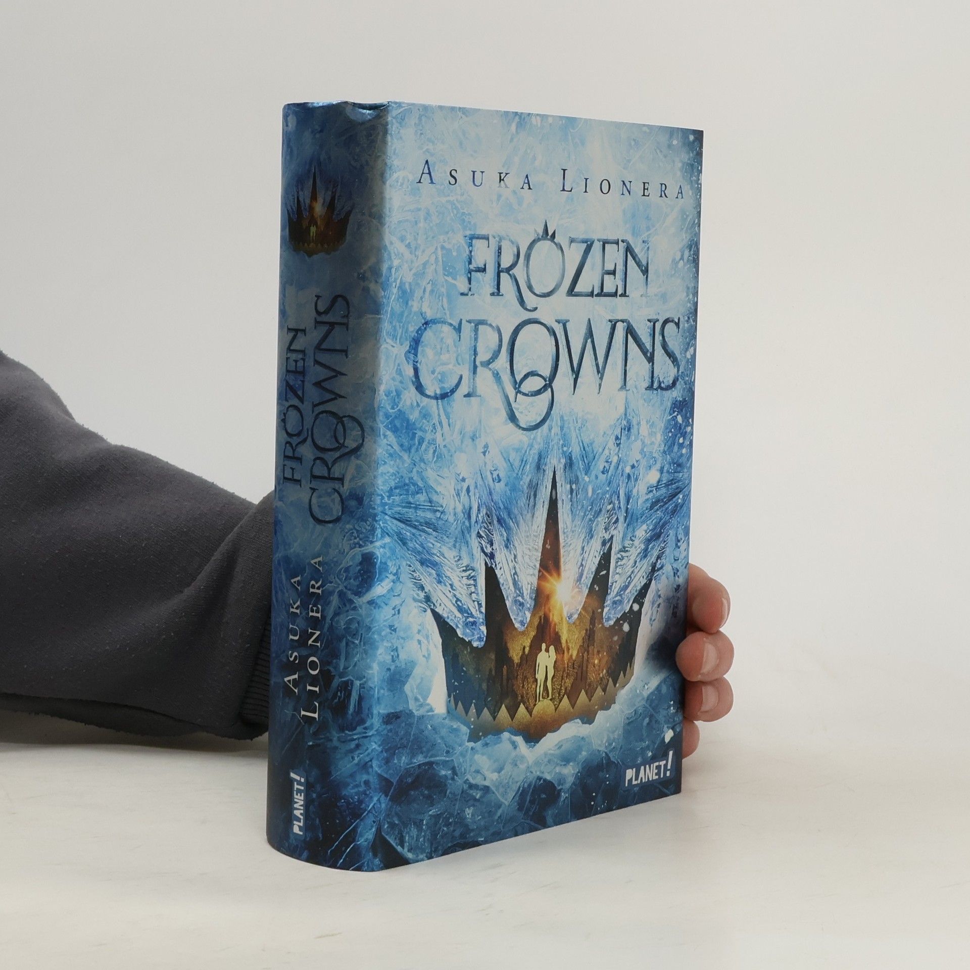 Asuka Lionera Frozen Crowns 1: Ein Kuss aus Eis und Schnee