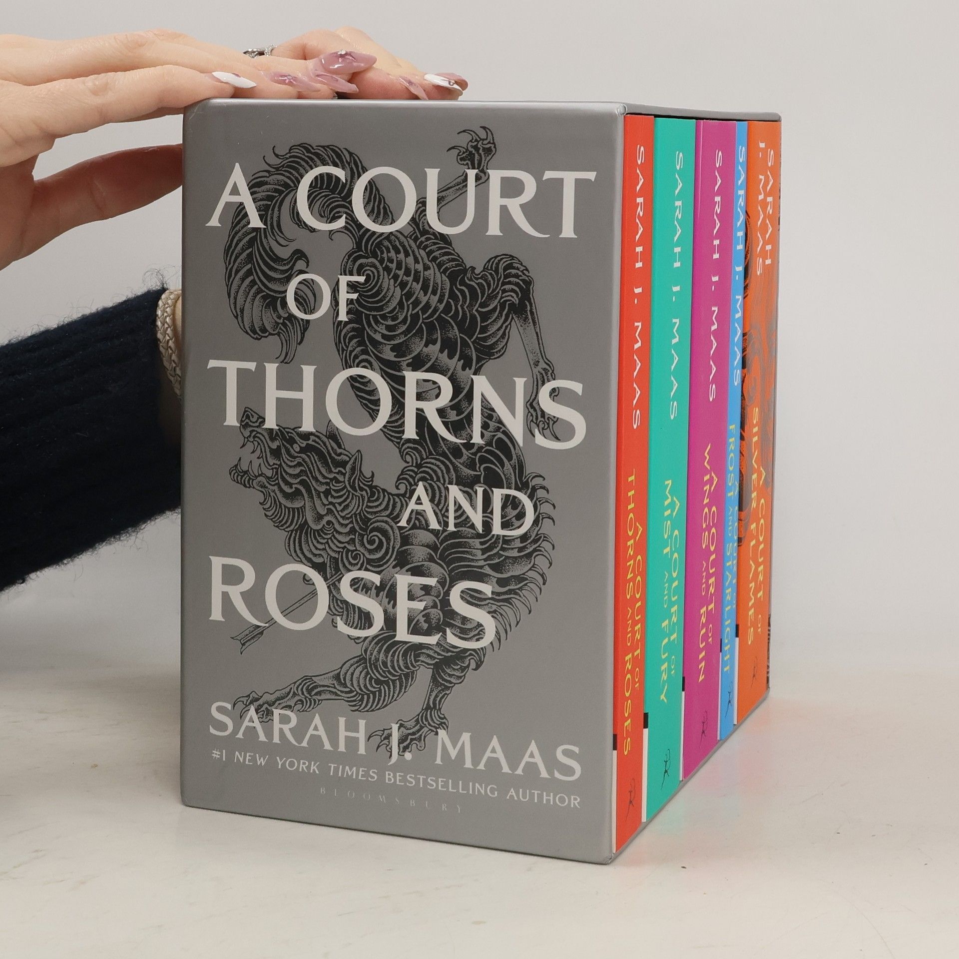 Sarah J. Maas A court of Thorns and Roses (1-5)