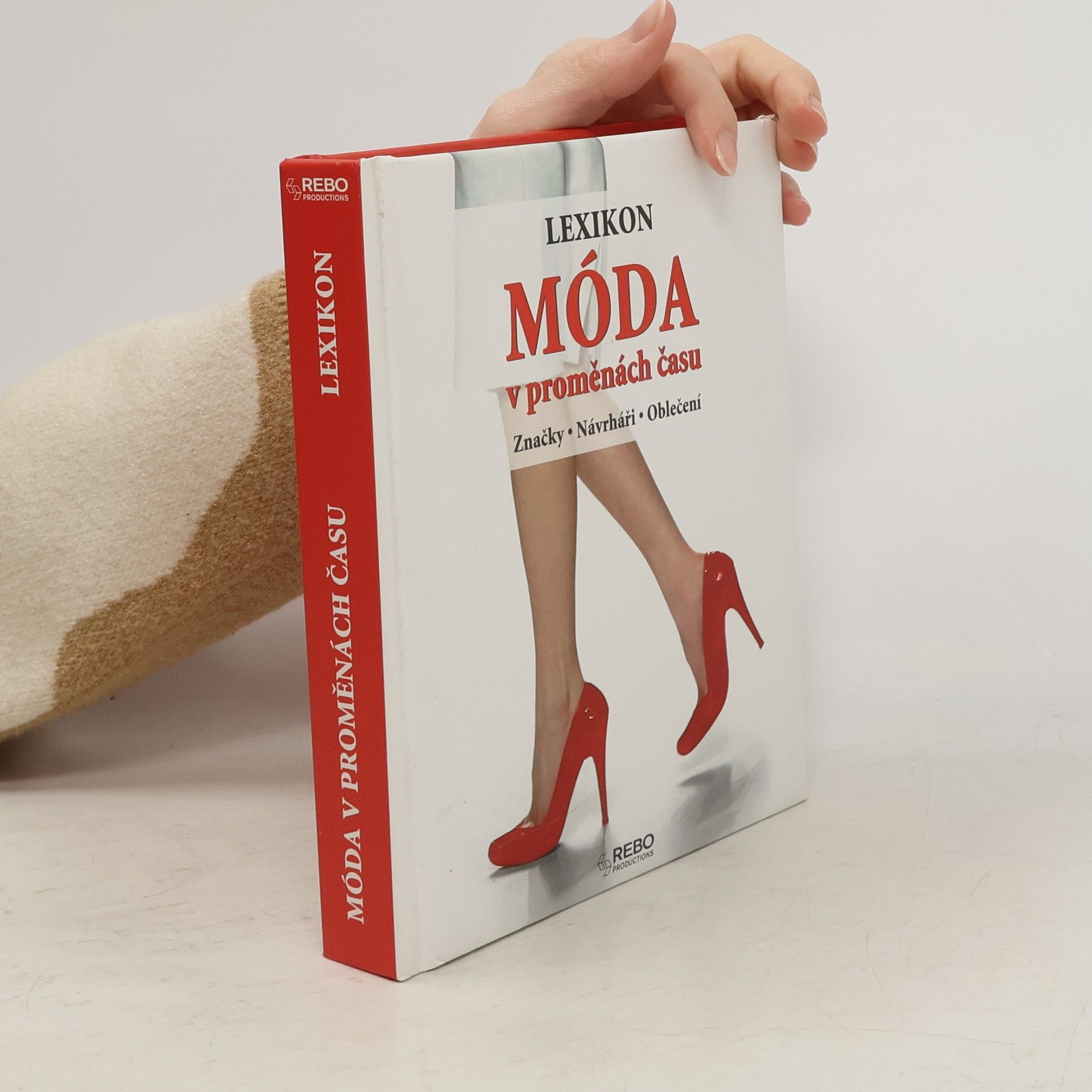 Sylvia Jonas Móda v proměnách času : lexikon : značky, návrháři, oblečení