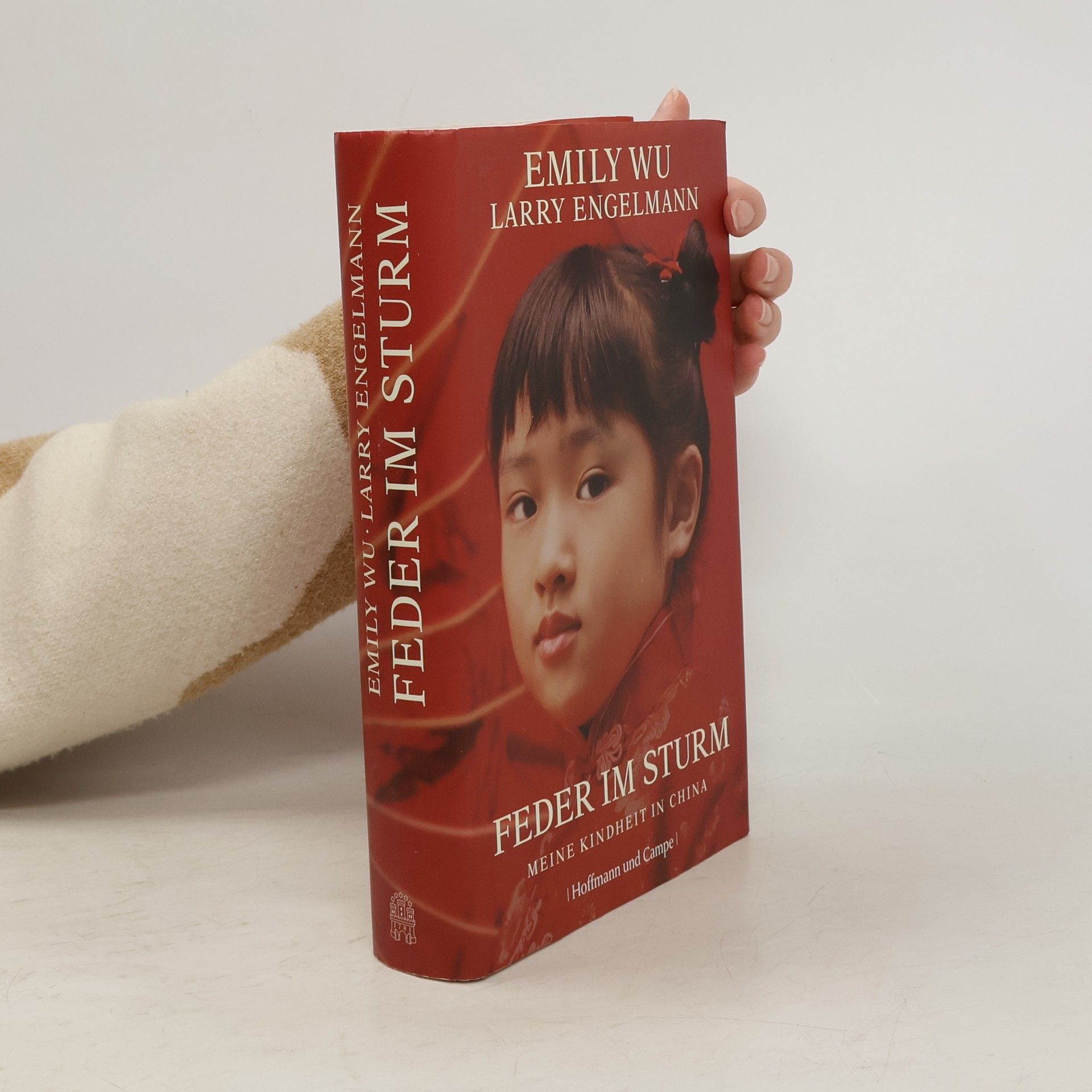 Emily Wu Feder Im Sturm