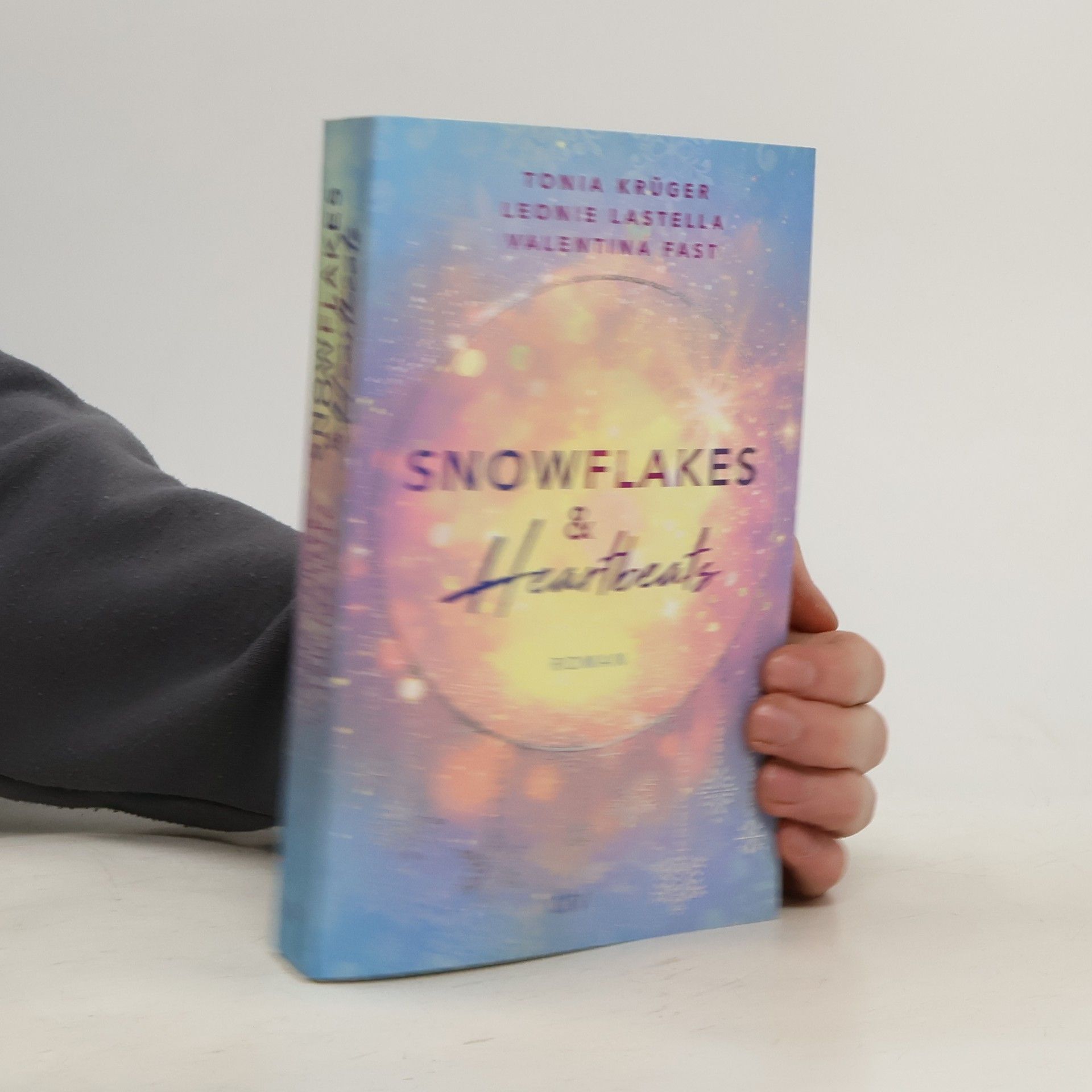 Tonia Krüger Snowflakes and Heartbeats. Roman