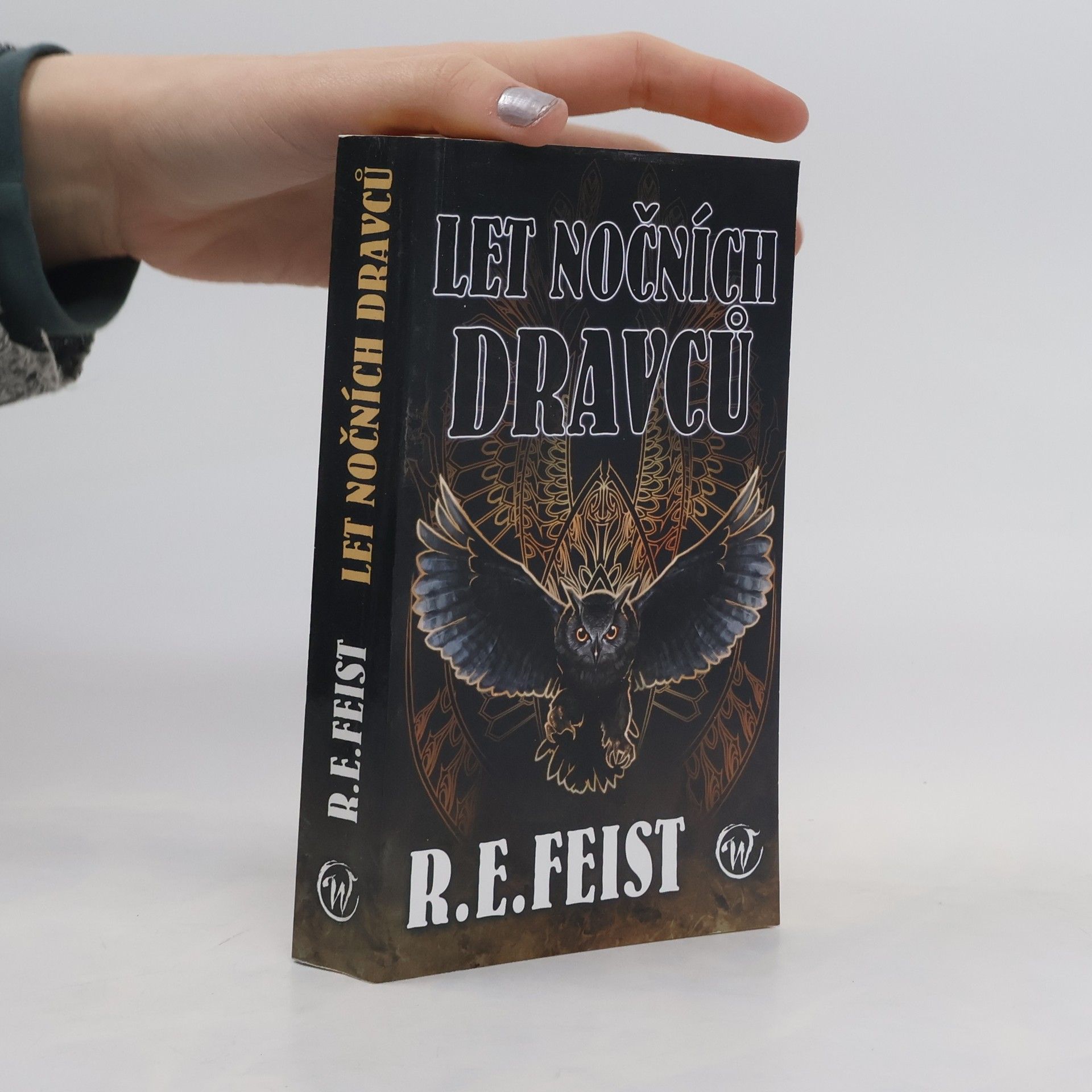 Raymond E. Feist Let nočních dravců