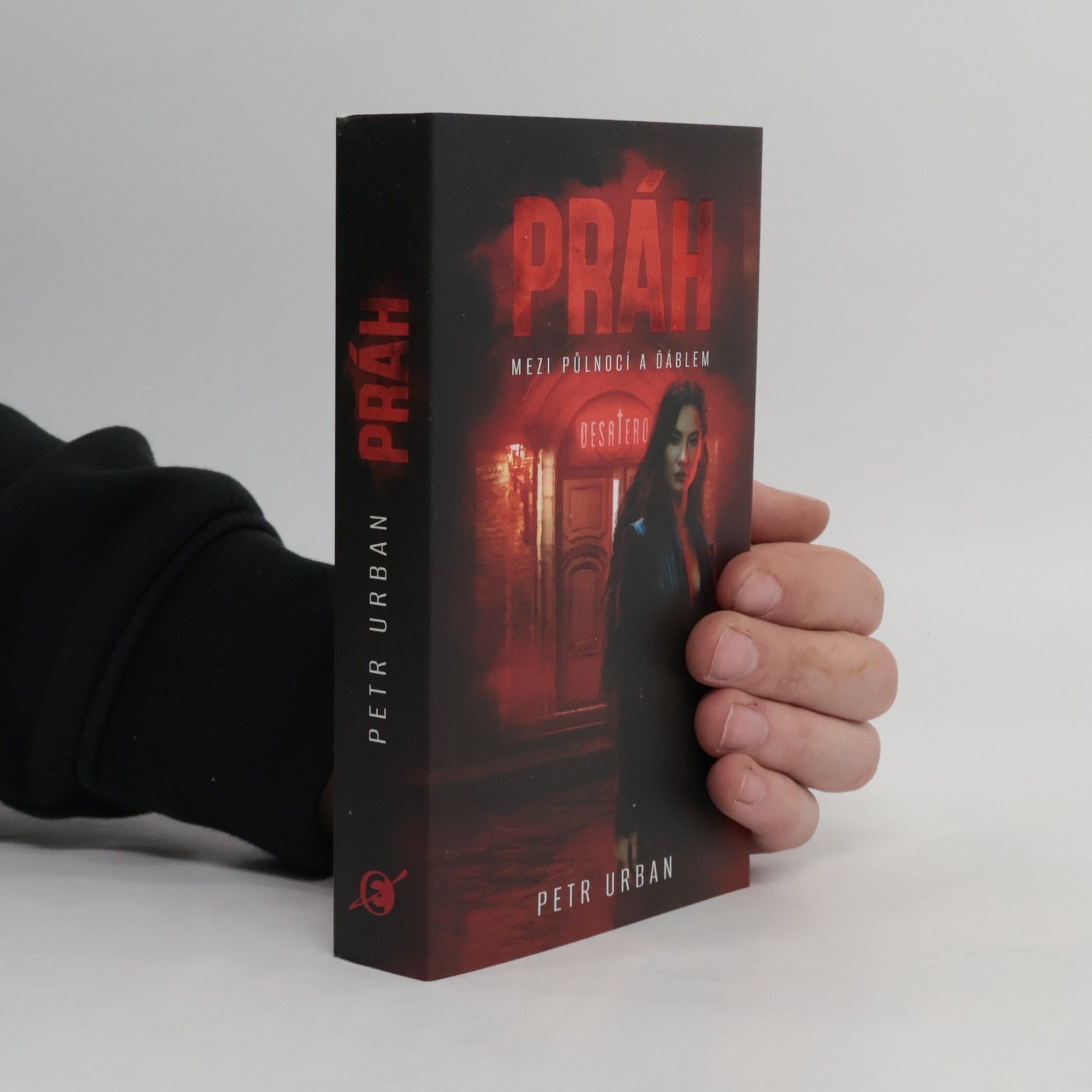 Petr Urban Práh. Mezi půlnocí a ďáblem