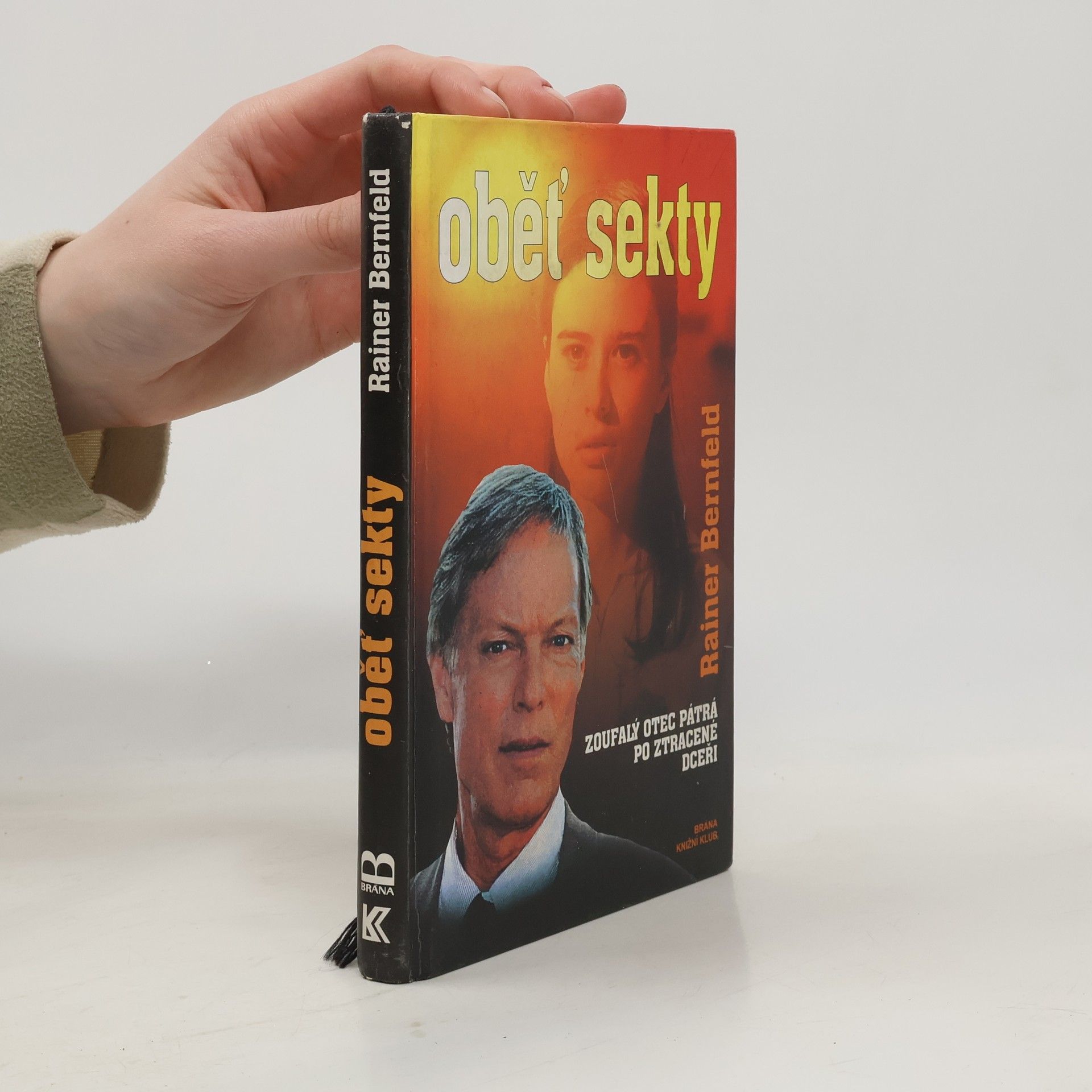 Oběť sekty: Zoufalý otec pátrá po ztracené dceři: Román podle scénáře Petera Pallisera