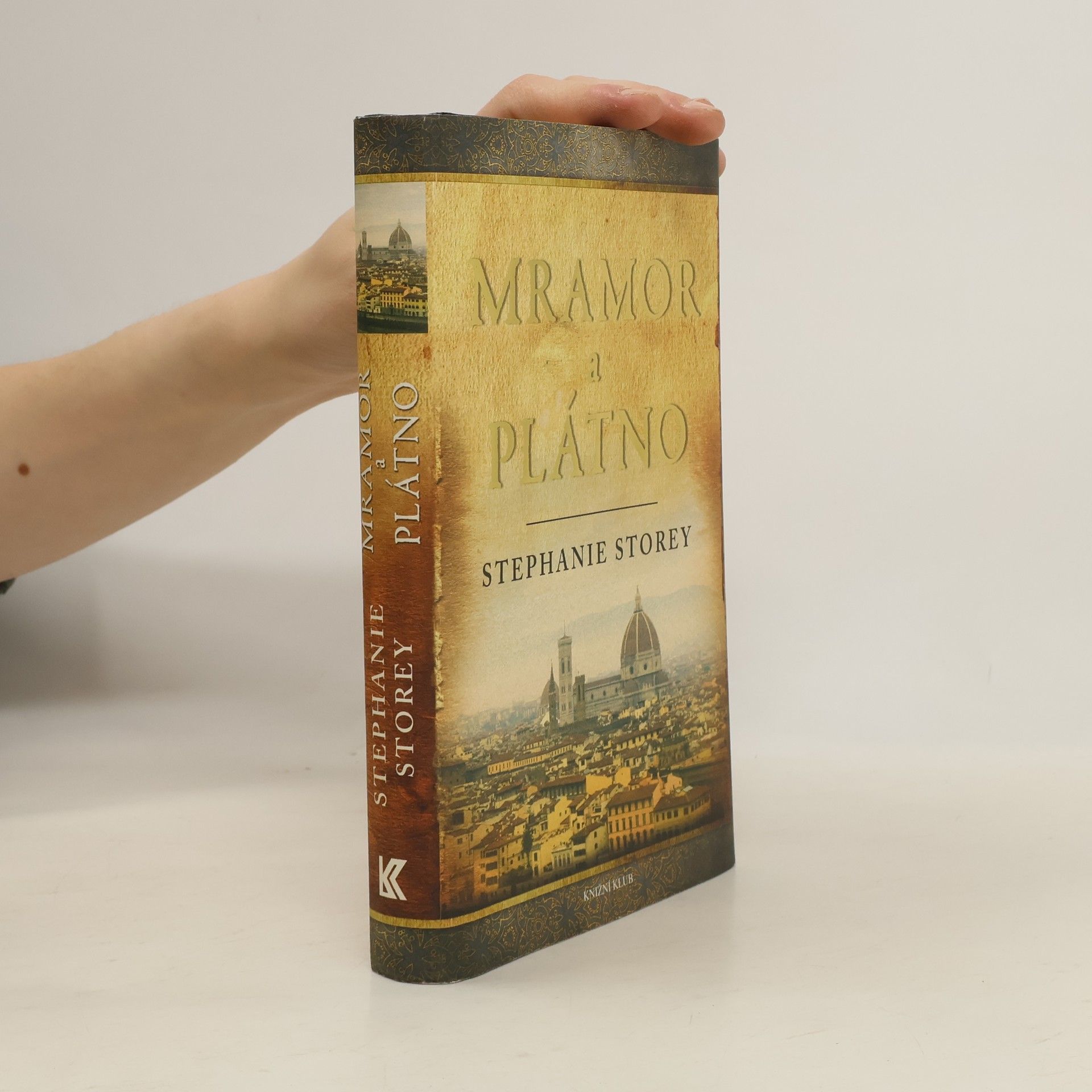 Stephanie Storey Mramor a plátno