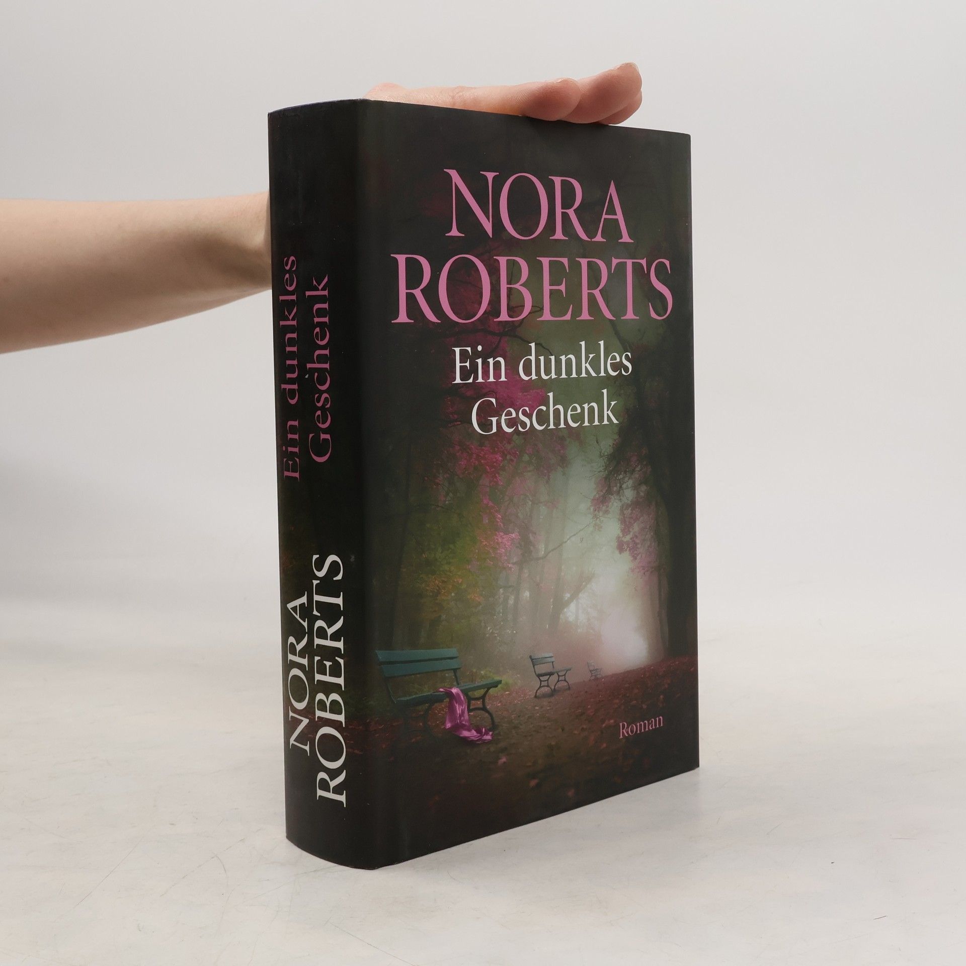 Nora Roberts Ein dunkles Geschenk