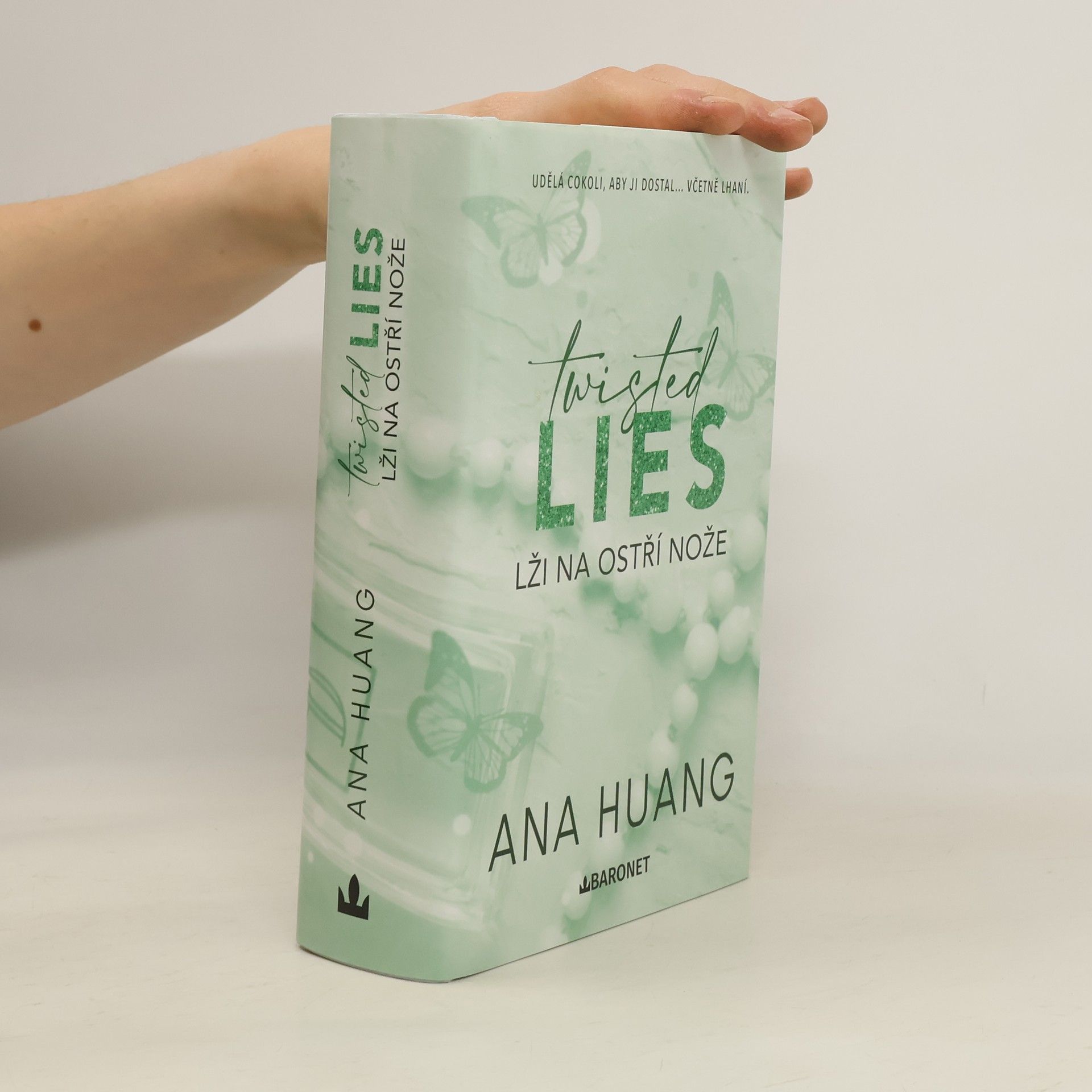 Ana Huang Twisted Lies. Lži na ostří nože