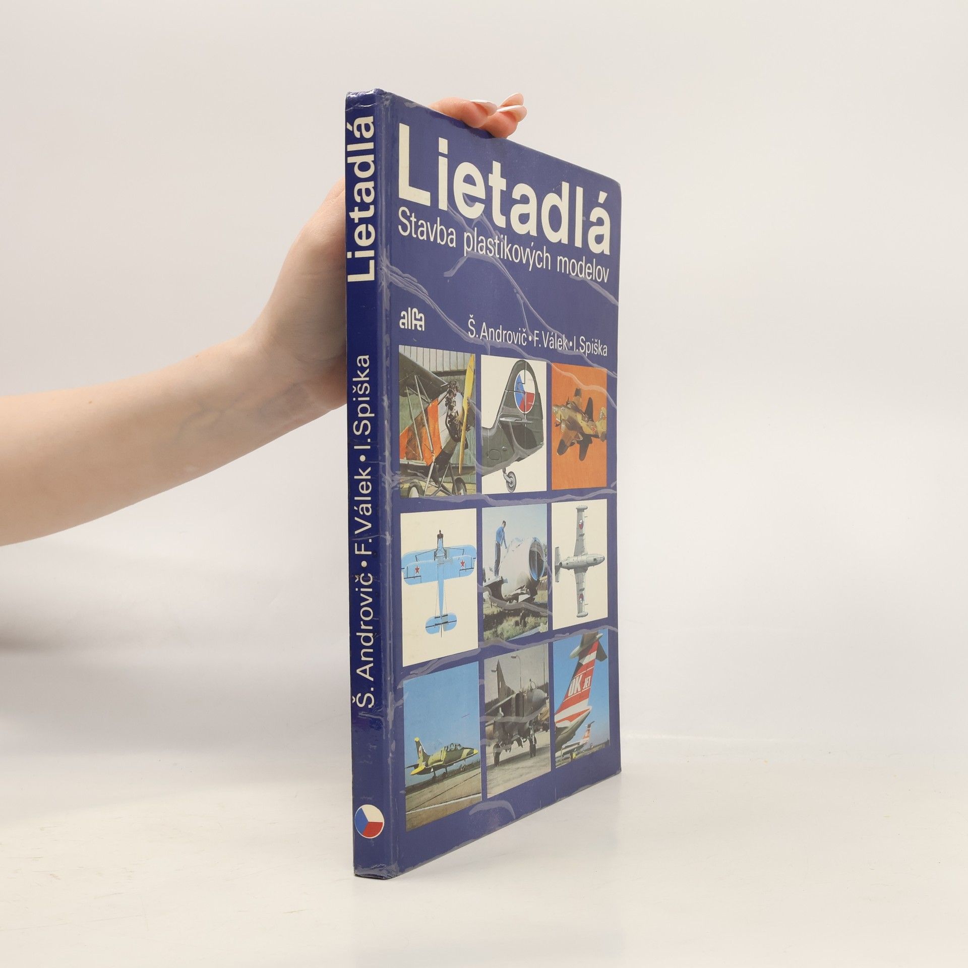 Lietadlá. Stavba plastikových modelov