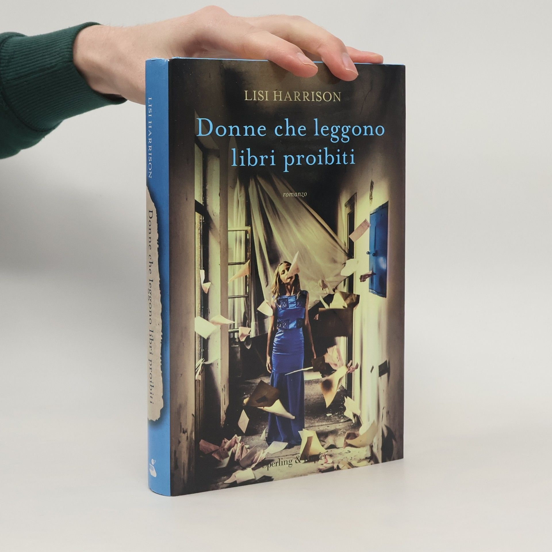Lisi Harrison Donne che leggono libri proibiti