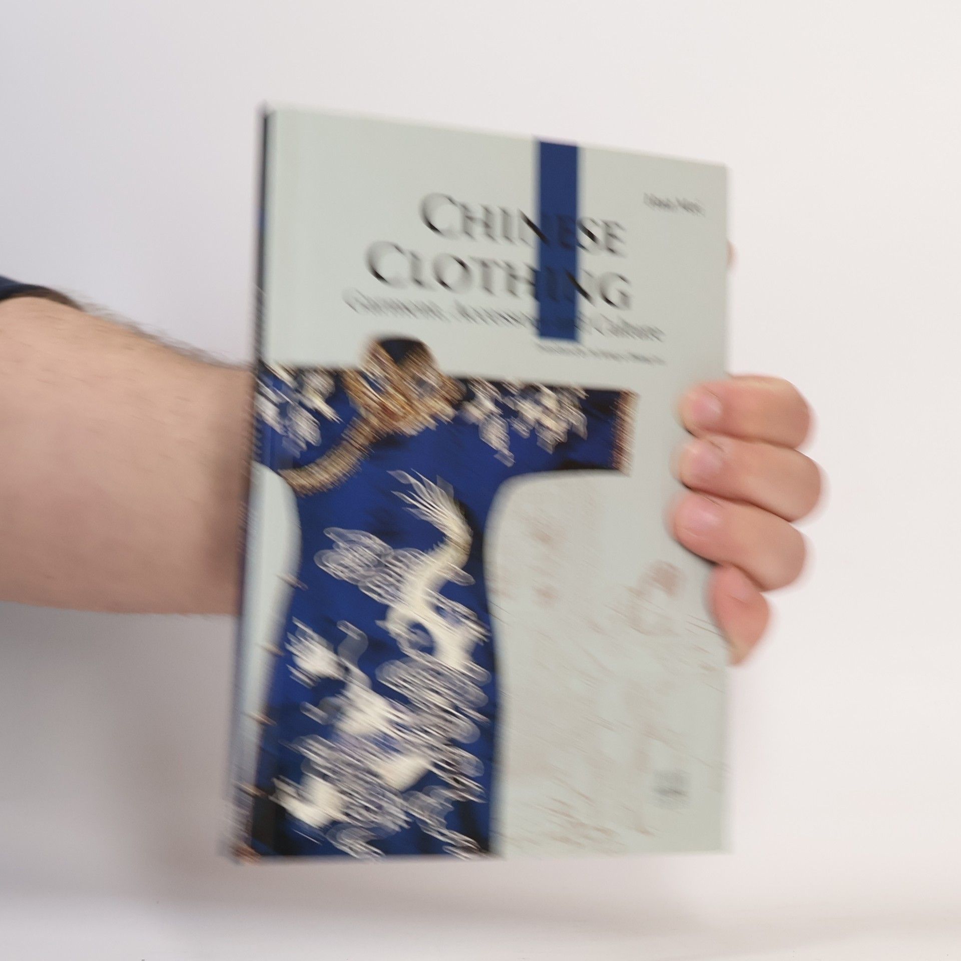 Chinese Clothing : Garment, Accessory and Culture