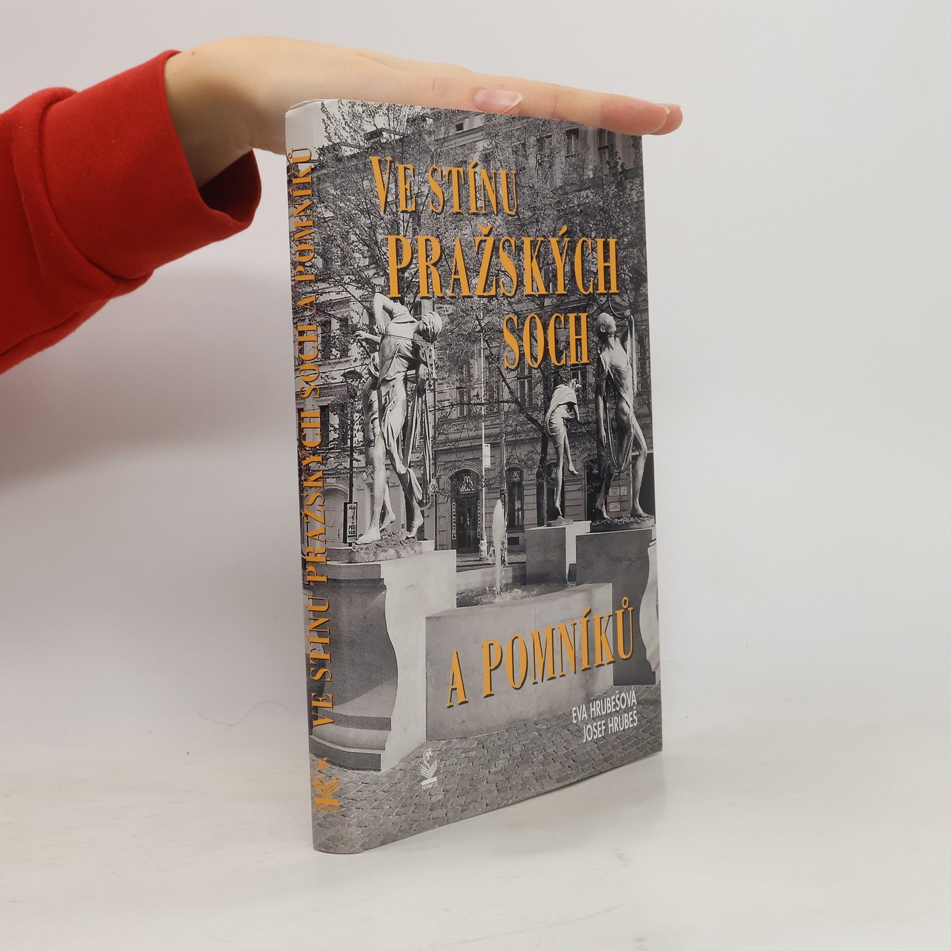 Hrubešová Eva Ve stínu pražských soch a pomníků