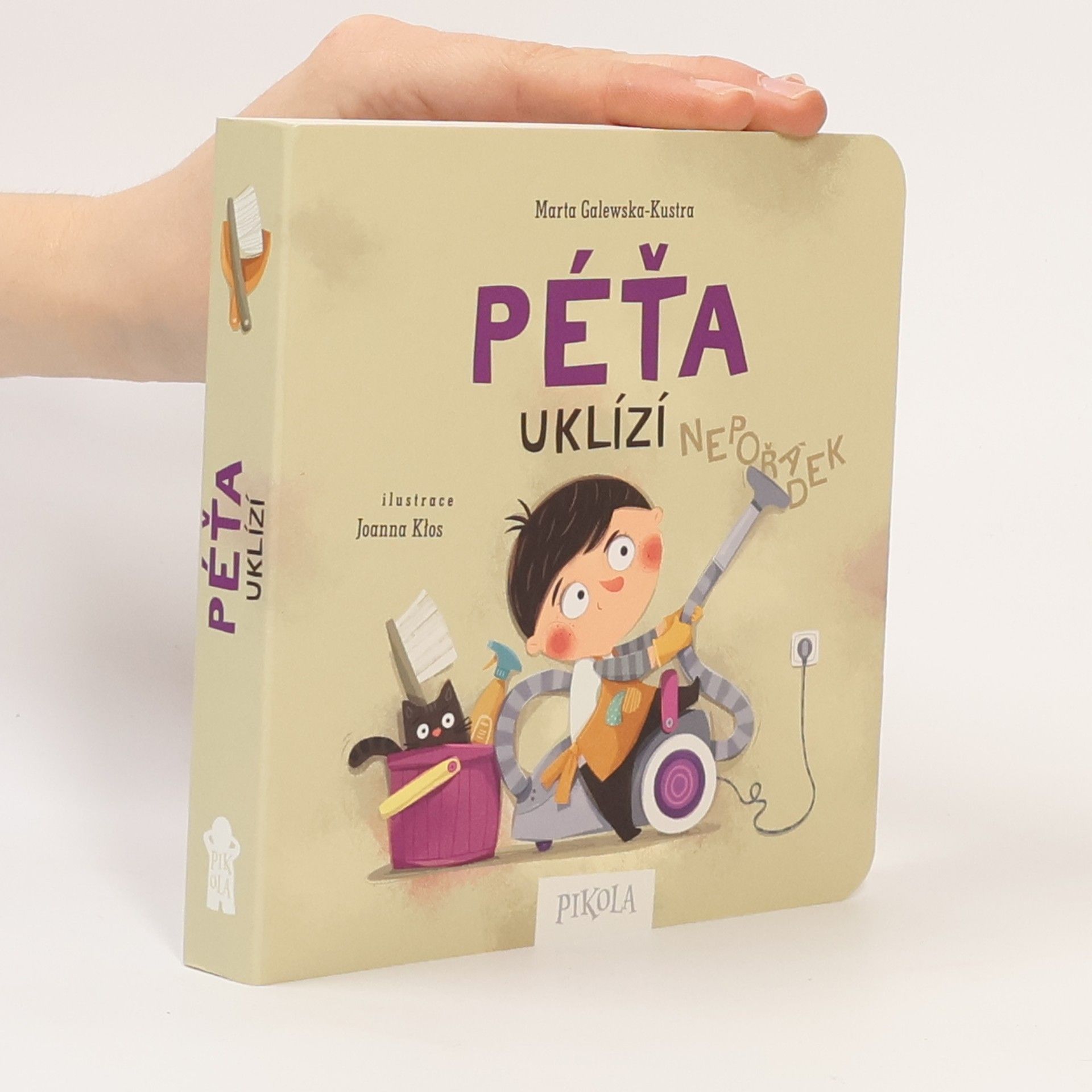 Marta Galewska-Kustra Péťa uklízí