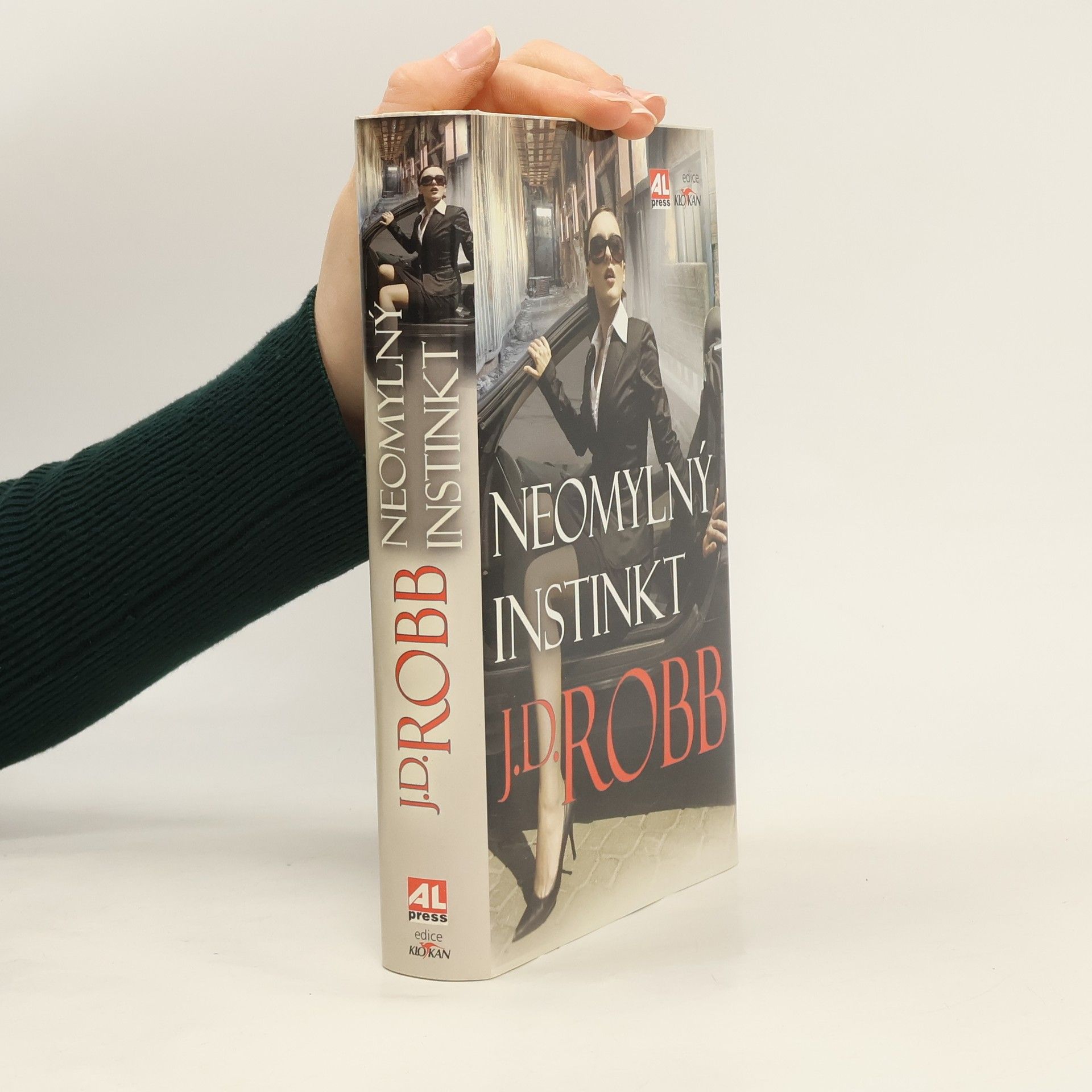 Nora Roberts Neomylný instinkt