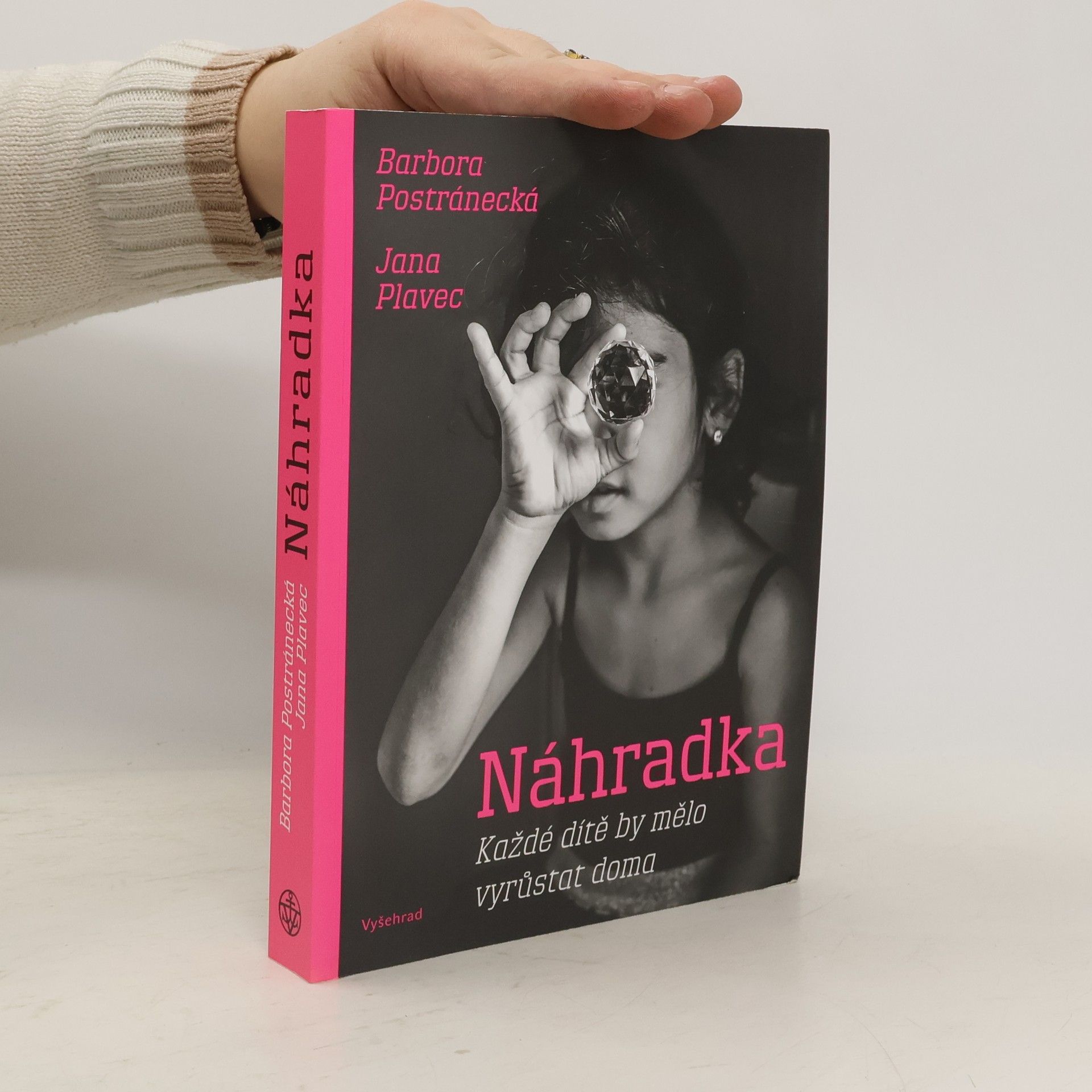 Barbora Postránecká Náhradka : každé dítě by mělo vyrůstat doma