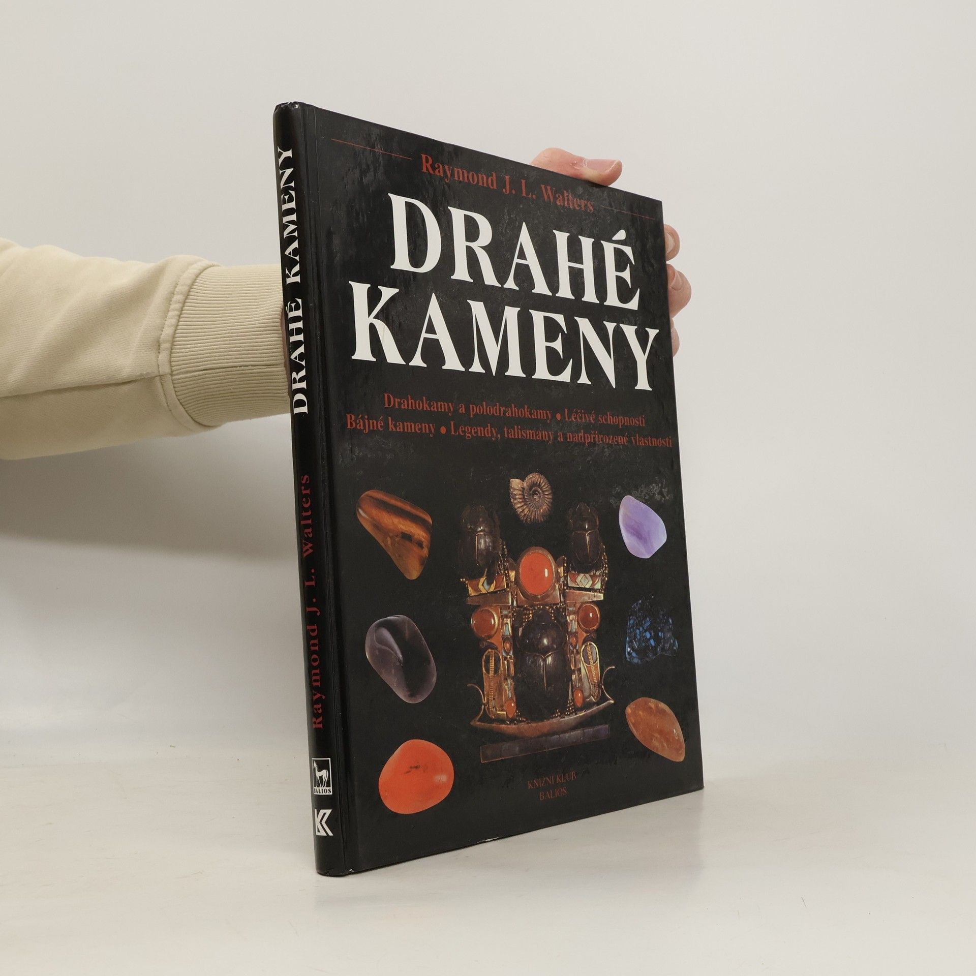 Raymond J. L. Walters Drahé kameny