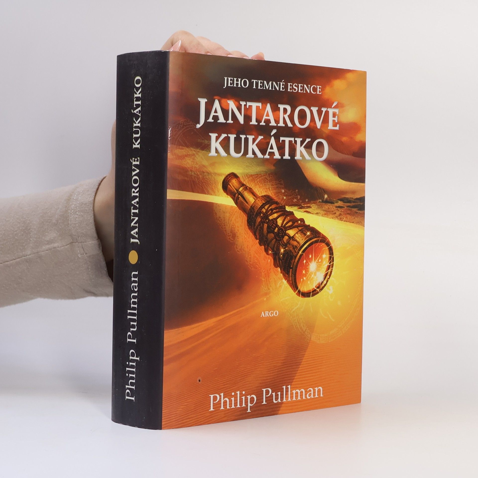 Philip Pullman Jeho temné esence. Jantarové kukátko