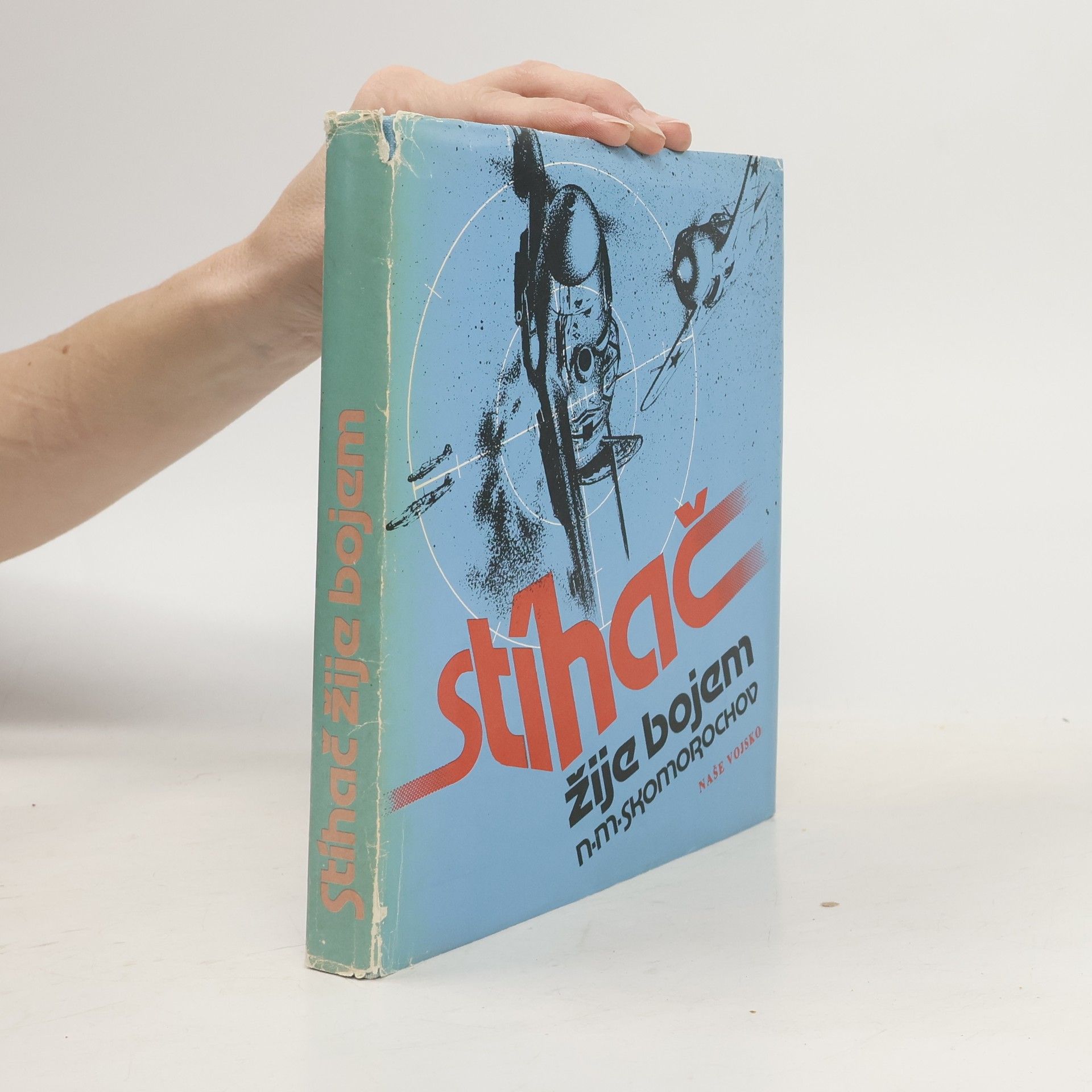 Stíhač žije bojem