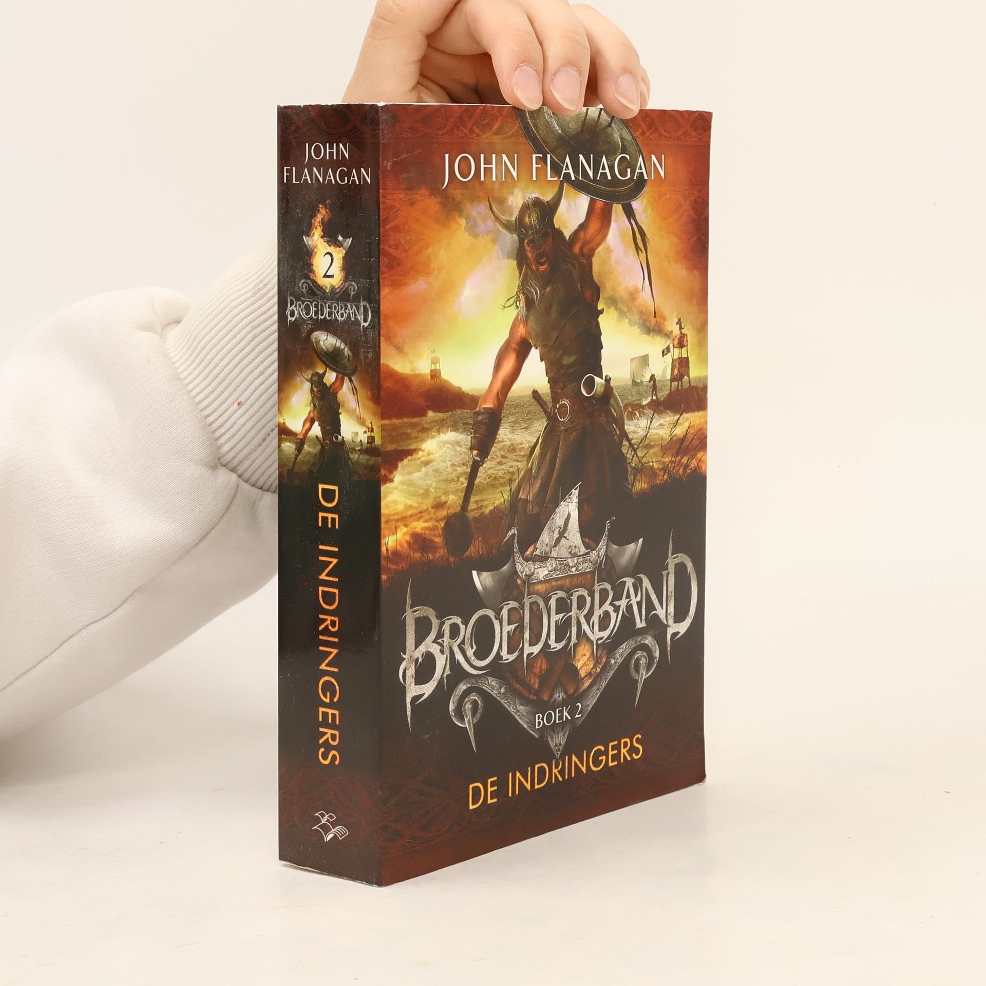 John Flanagan De Indringers. Broederband boek 2