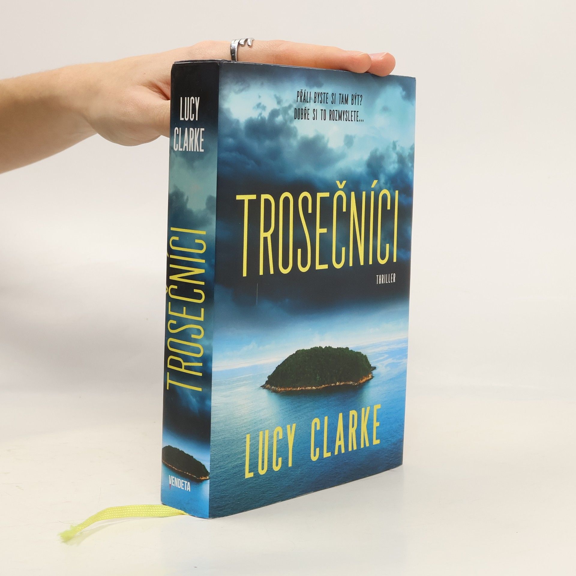 Lucy Clarke Trosečníci