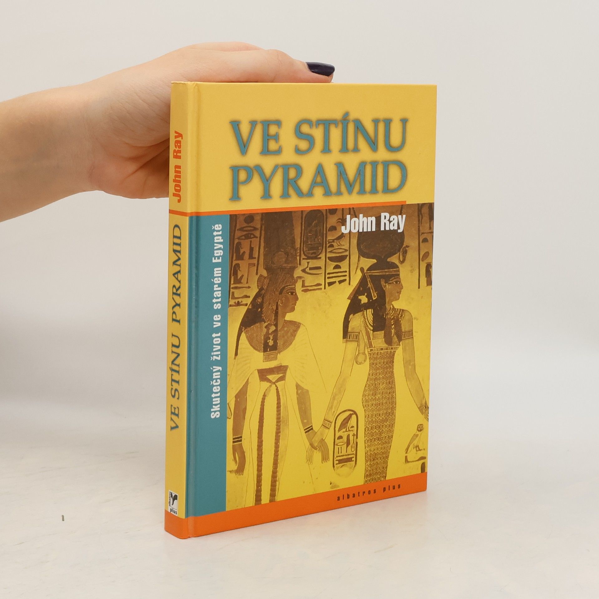 J. D. Ray Ve stínu pyramid: Skutečný život ve starém Egyptě