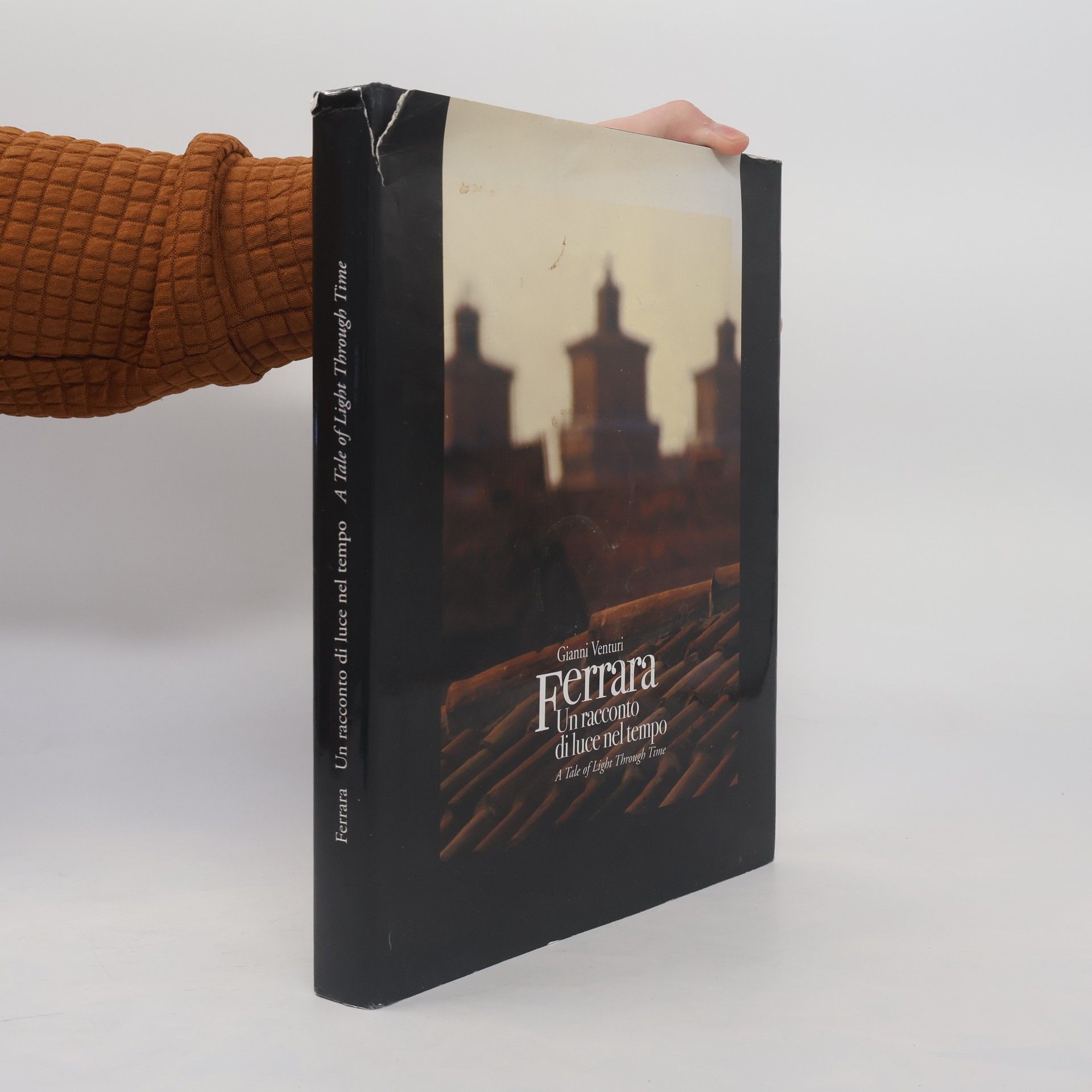Gianni Venturi Ferrara. Un racconto di luce nel tempo. Ediz. bilingue