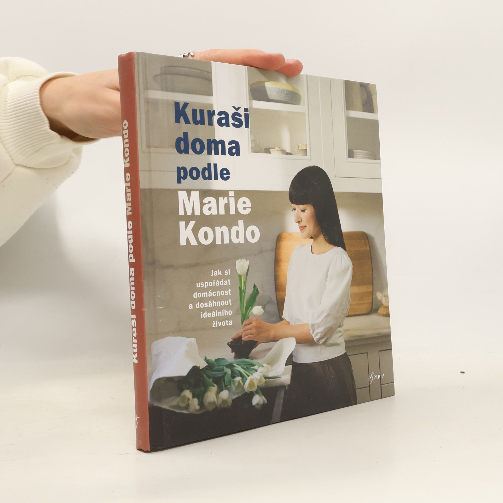 Marie Kondō Kuraši doma podle Marie Kondo : jak si uspořádat domácnost a dosáhnout ideálního života