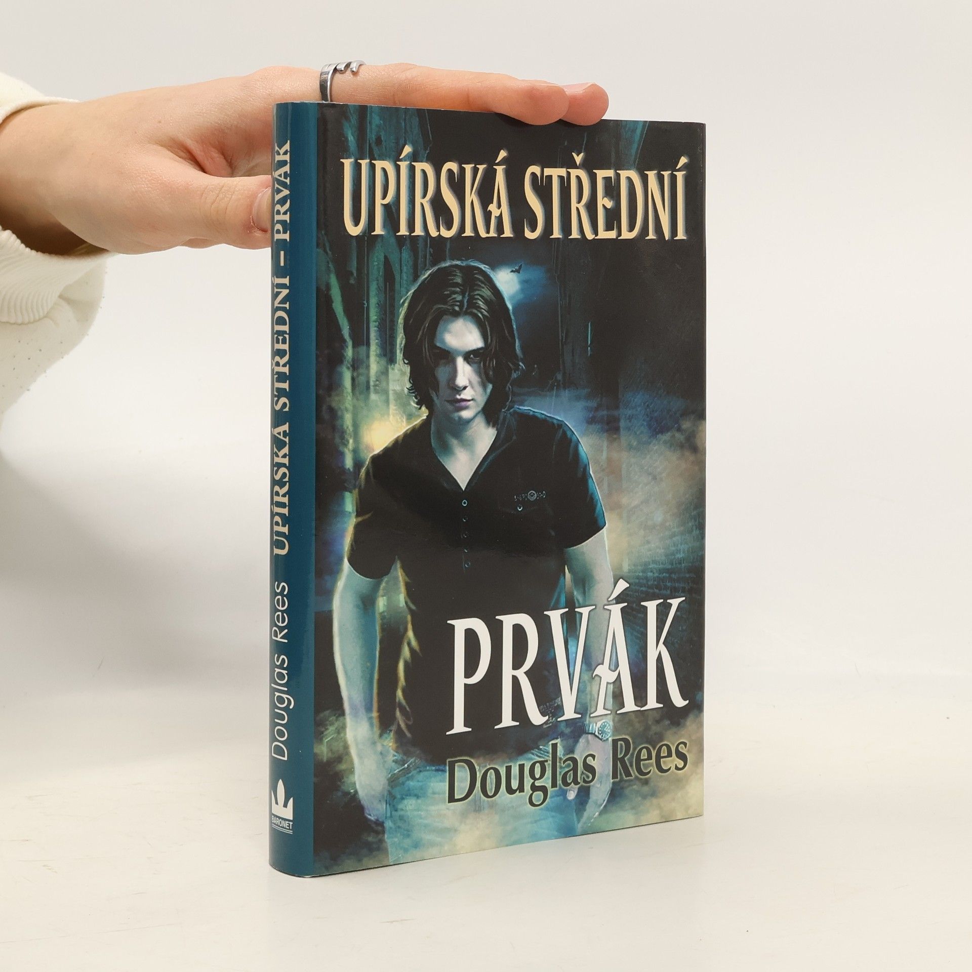 Douglas Rees Upírská střední. I, Prvák