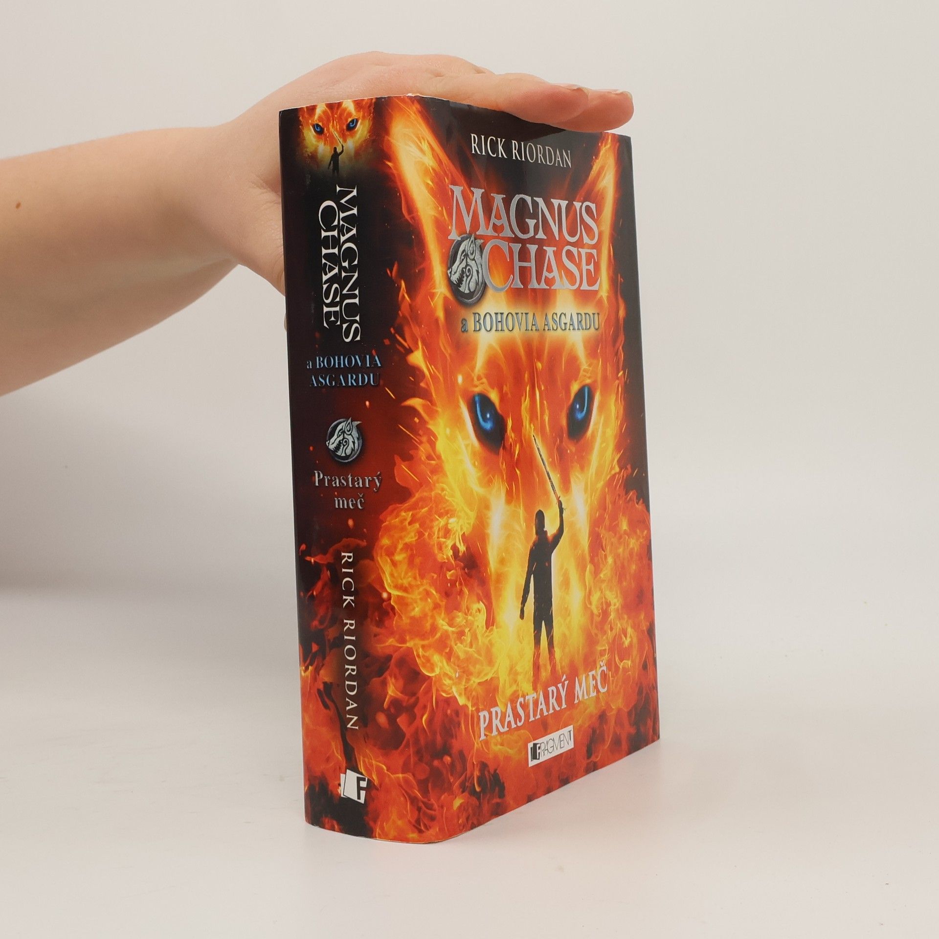 Rick Riordan Magnus Chase a Bohovia Asgardu - Prastarý meč
