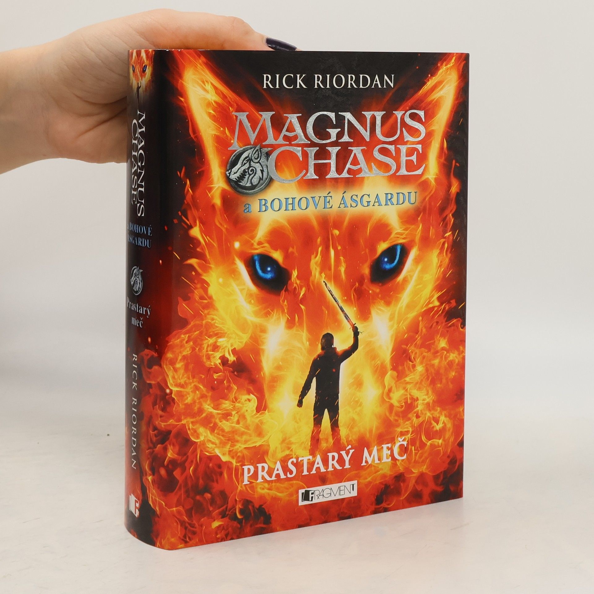 Rick Riordan Magnus Chase a bohové Ásgardu. Prastarý meč