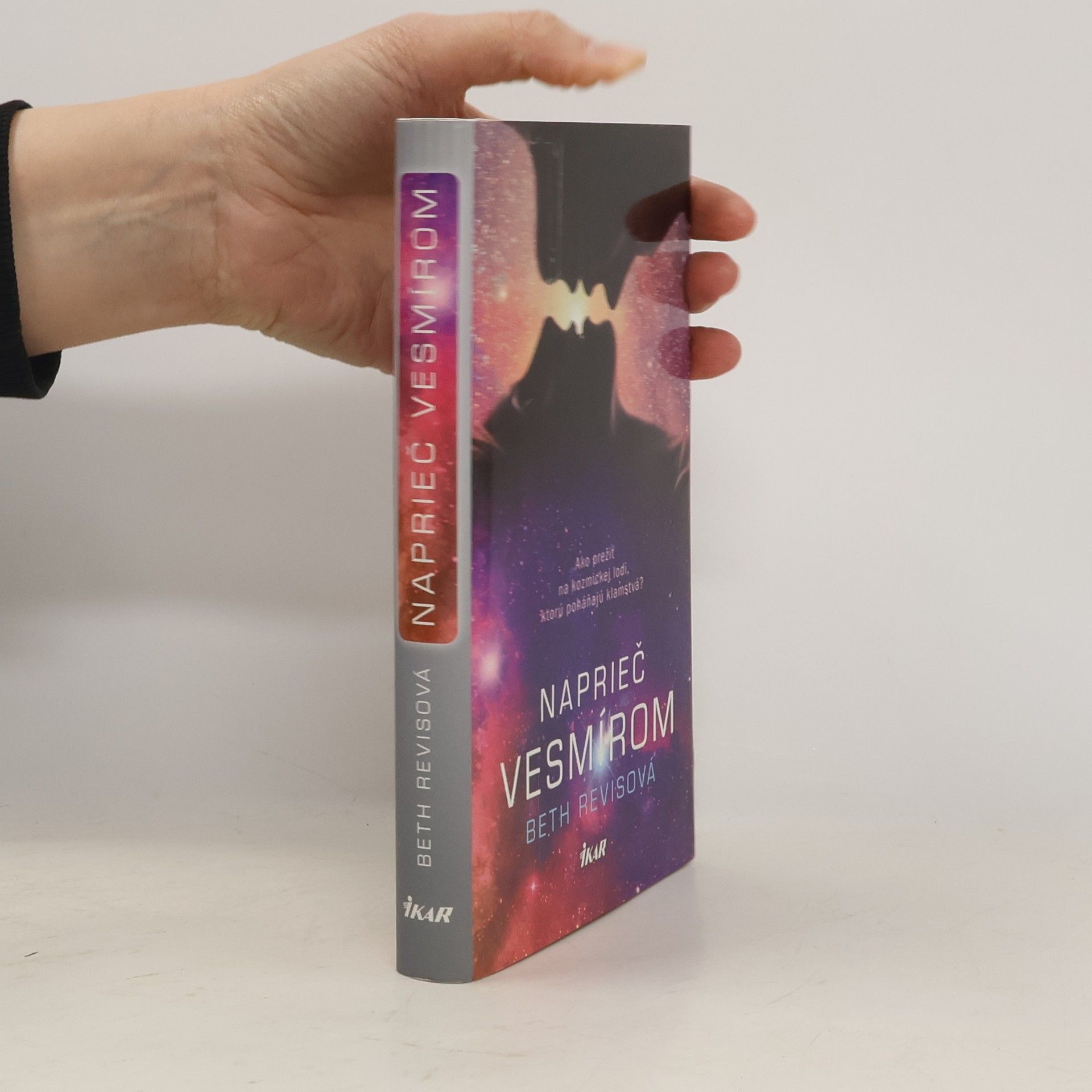 Beth Revis Naprieč vesmírom
