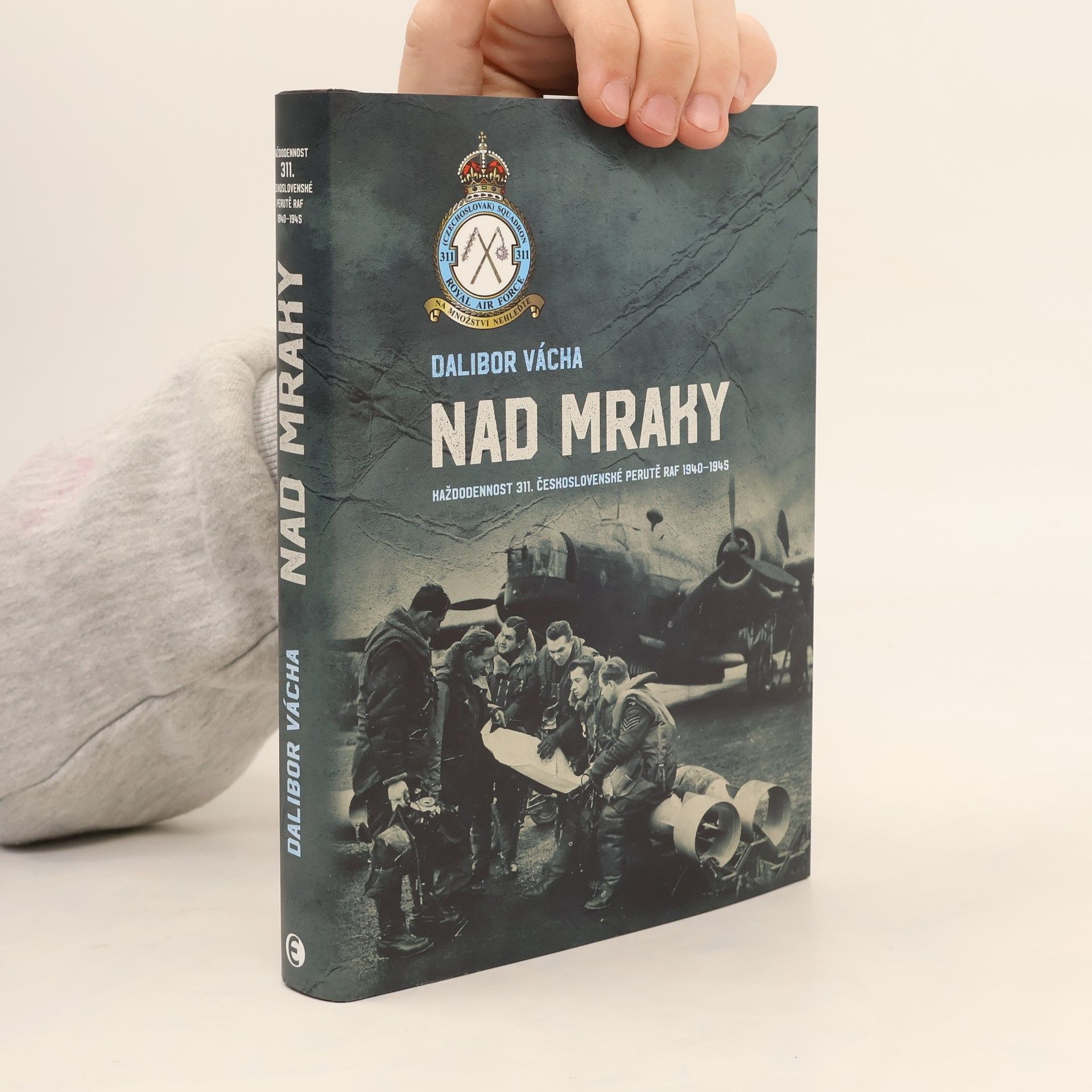 Dalibor Vácha Nad mraky. Každodennost 311. československé perutě RAF 1940-1945