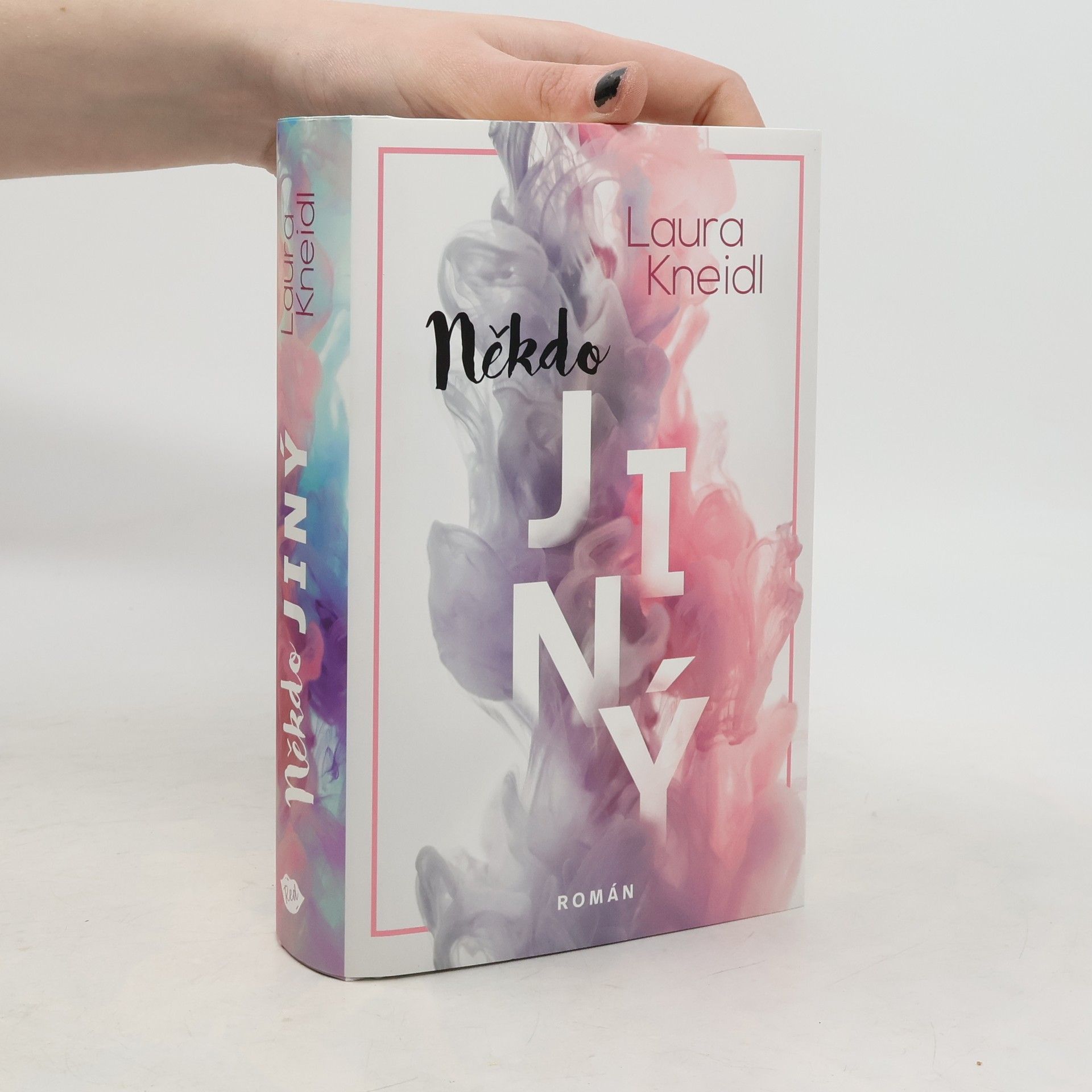 Laura Kneidl Někdo jiný