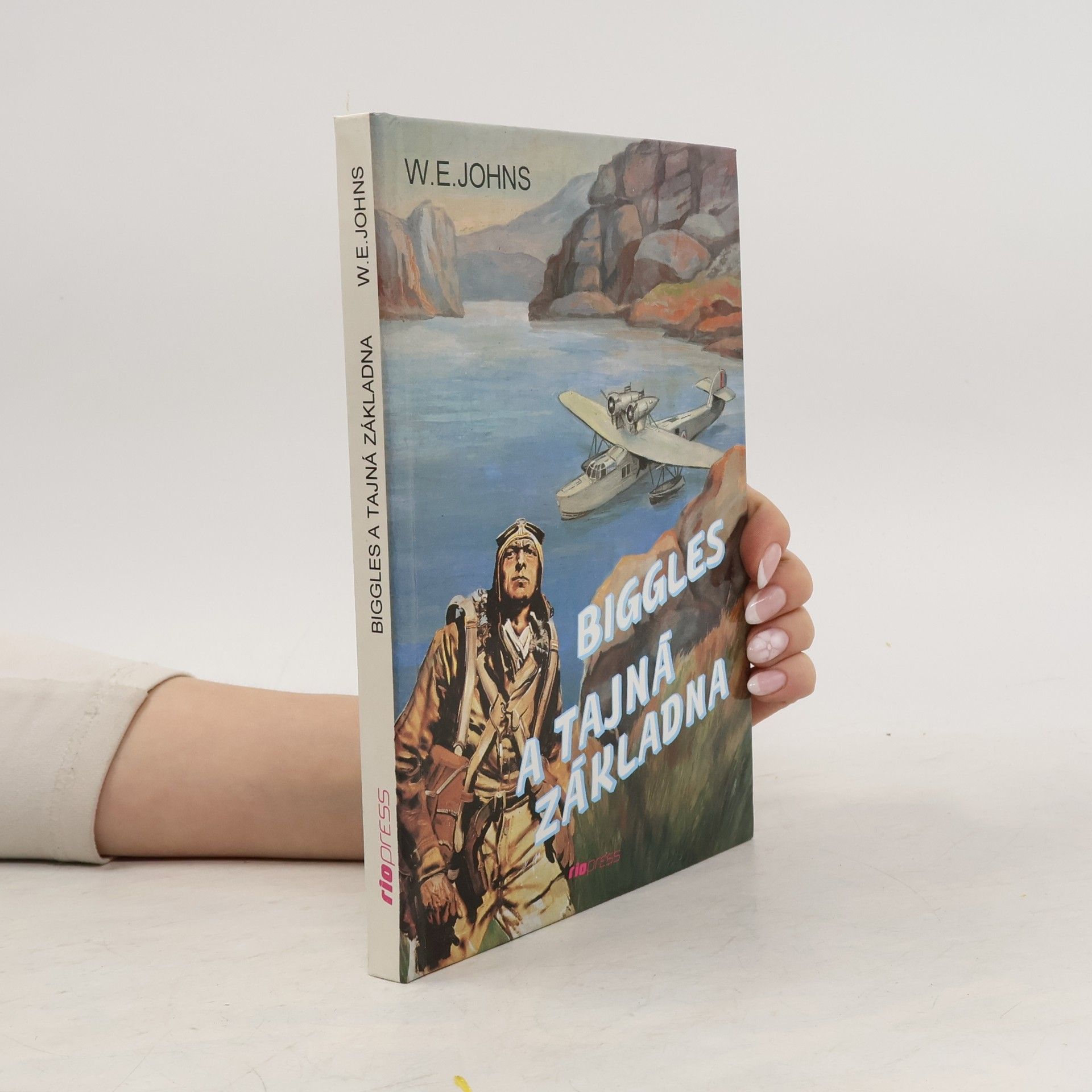 Biggles a tajná základna